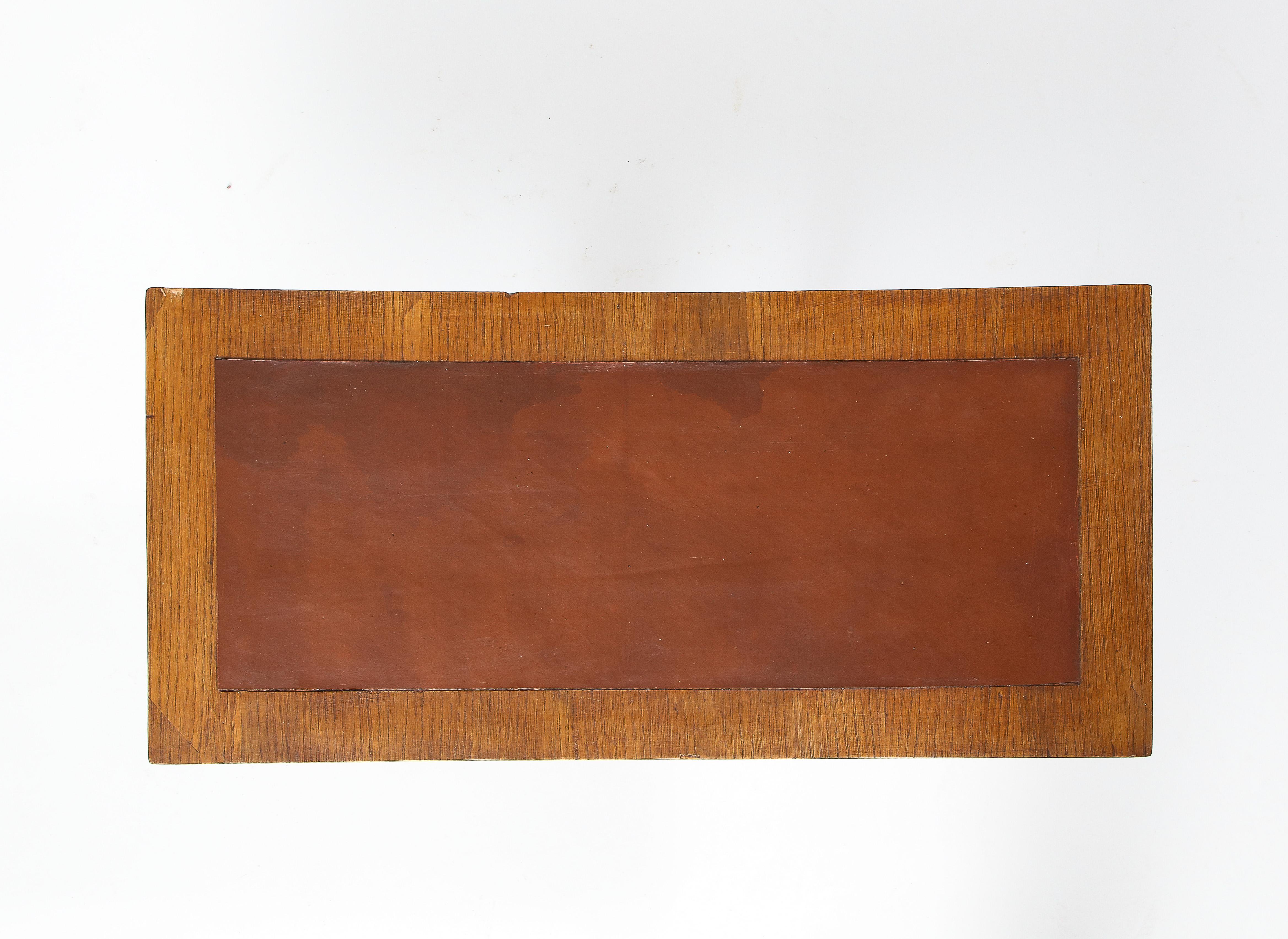 Hocker „ Curule“ aus Leder und Eiche, Frankreich 1940er Jahre im Zustand „Gut“ im Angebot in New York, NY