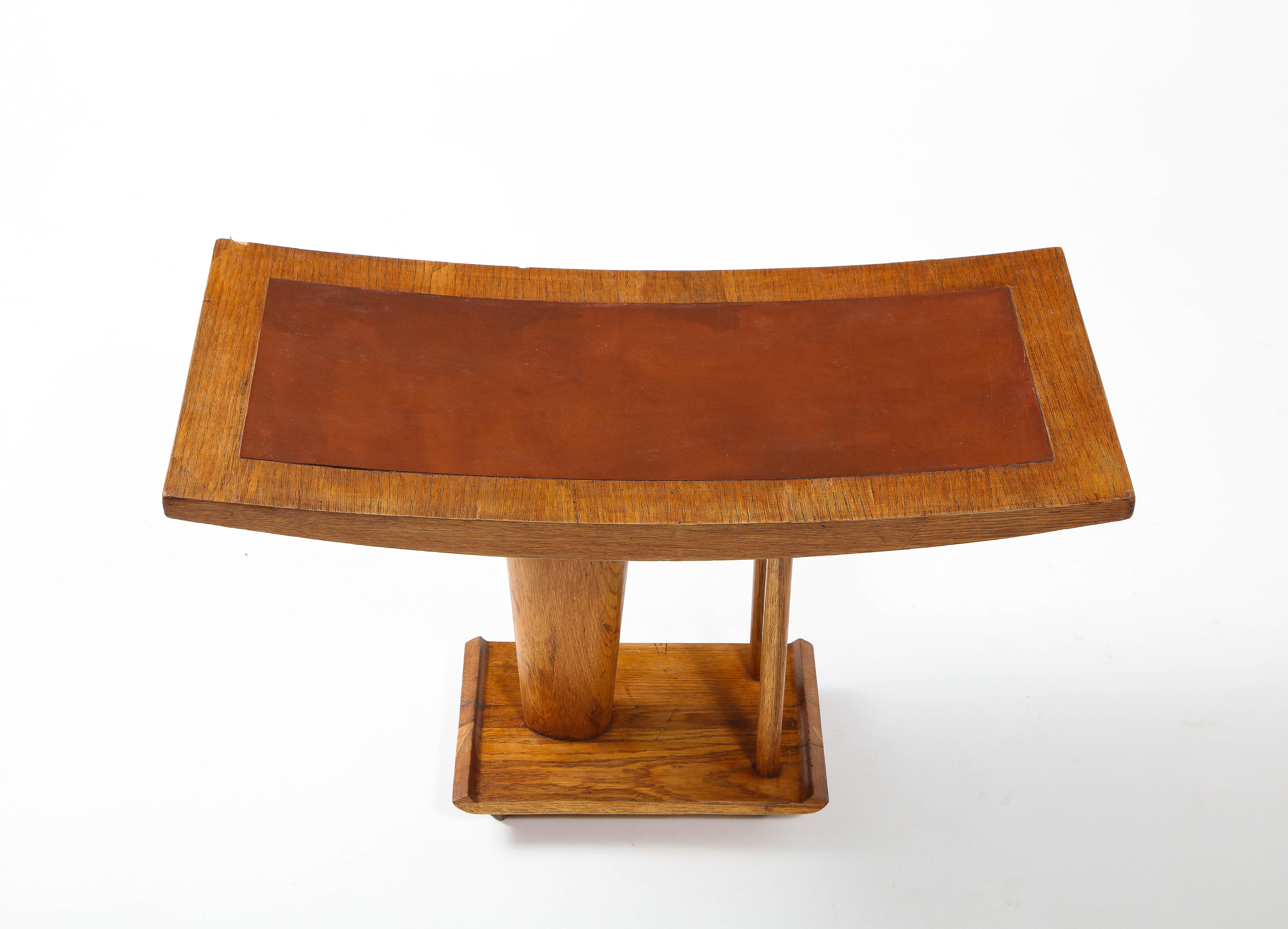 Hocker „ Curule“ aus Leder und Eiche, Frankreich 1940er Jahre im Angebot 2