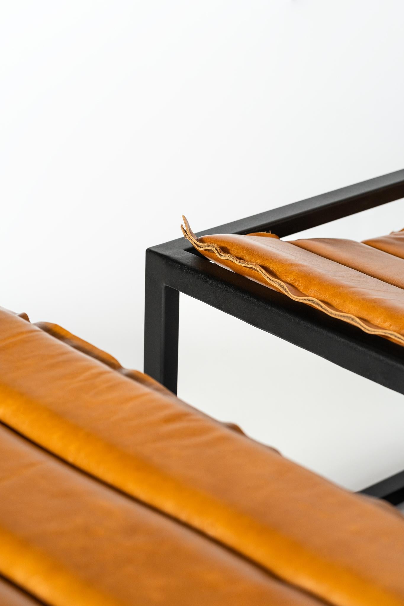 Curva Sessel und Hocker von Estúdio Few (Brasilianisch) im Angebot