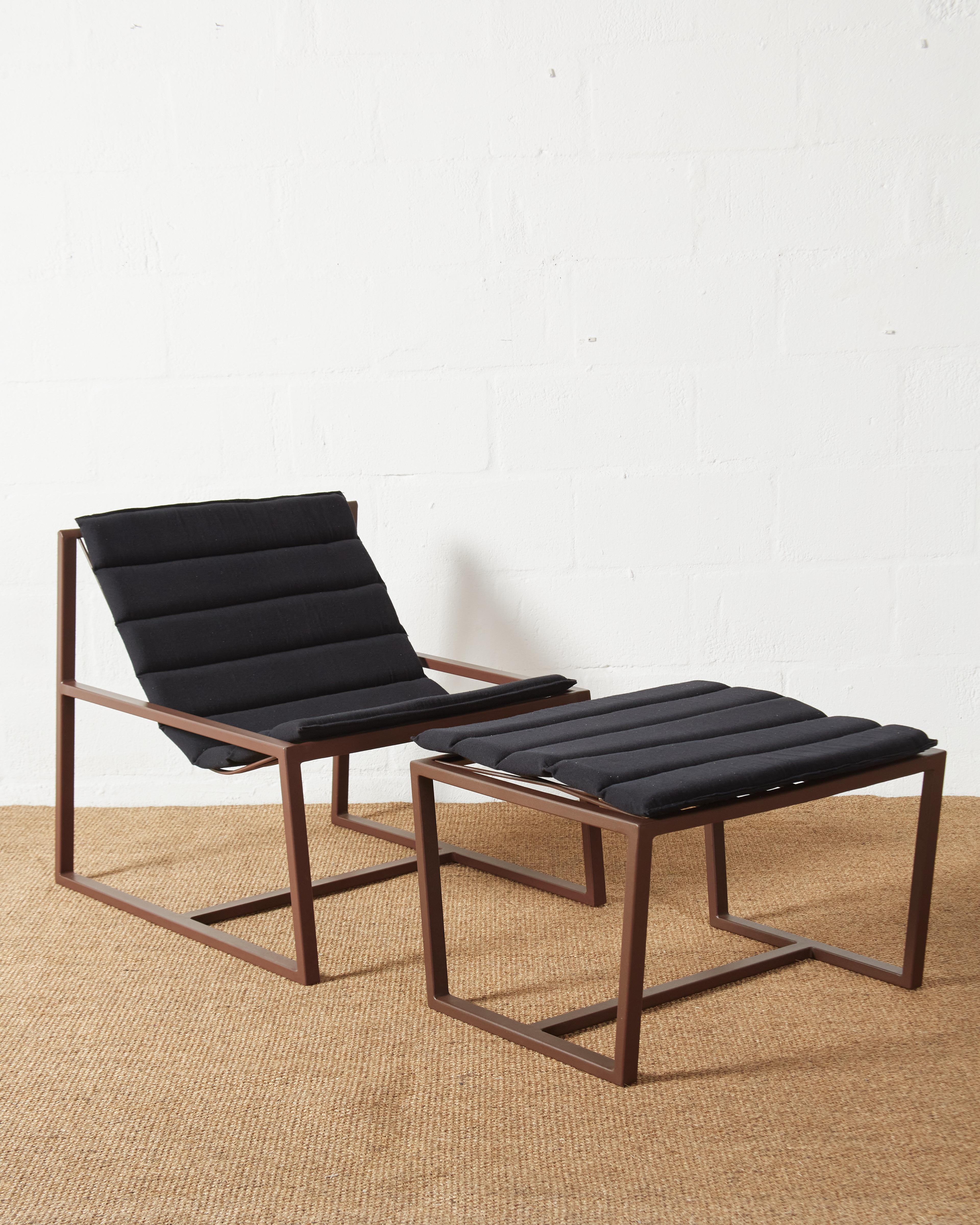 Curva Sessel und Hocker von Estúdio Few (Metall) im Angebot
