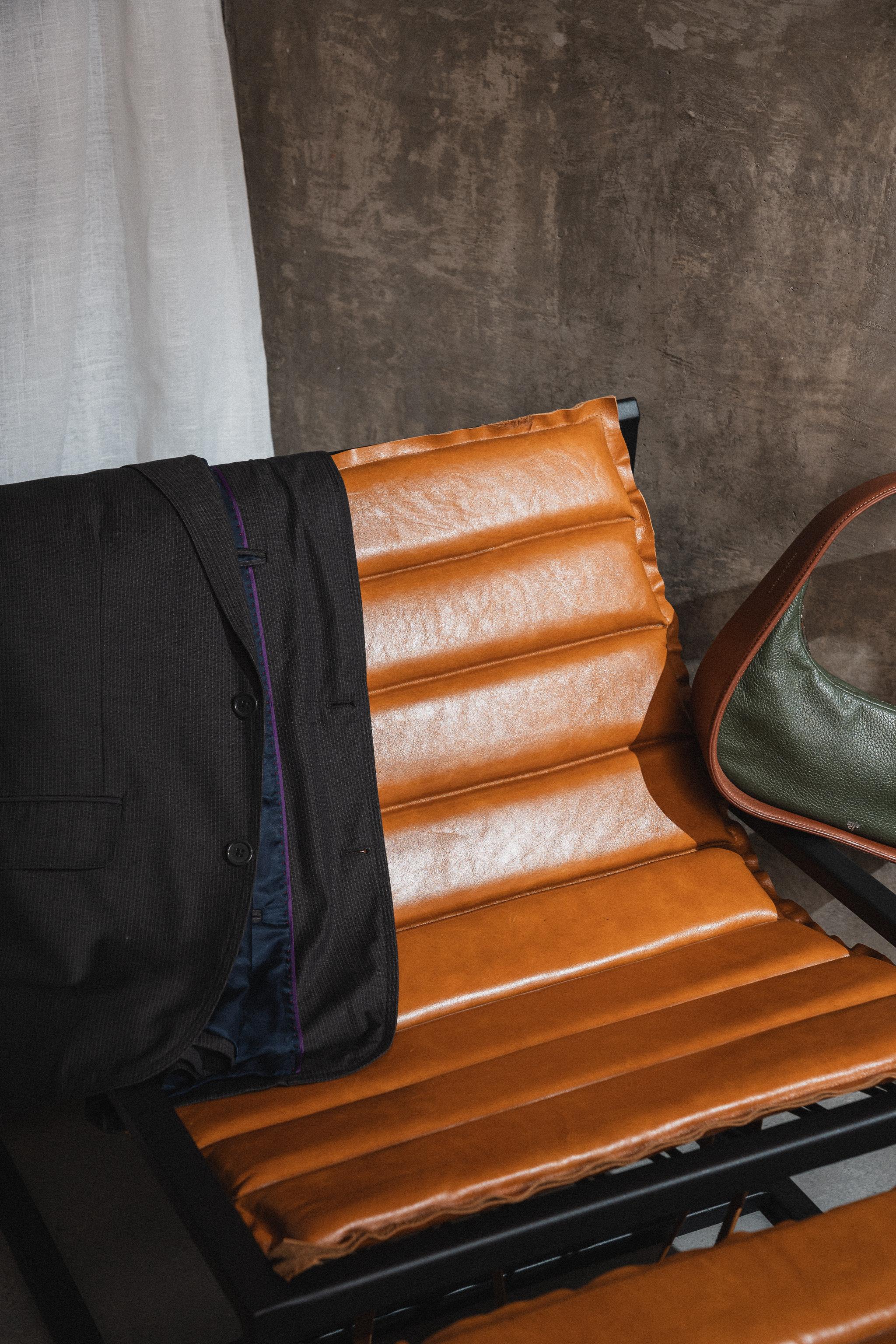 Sillón Curva de Estúdio Few con Asientos de Piel en Nuevo estado para la venta en Mesquita, BR