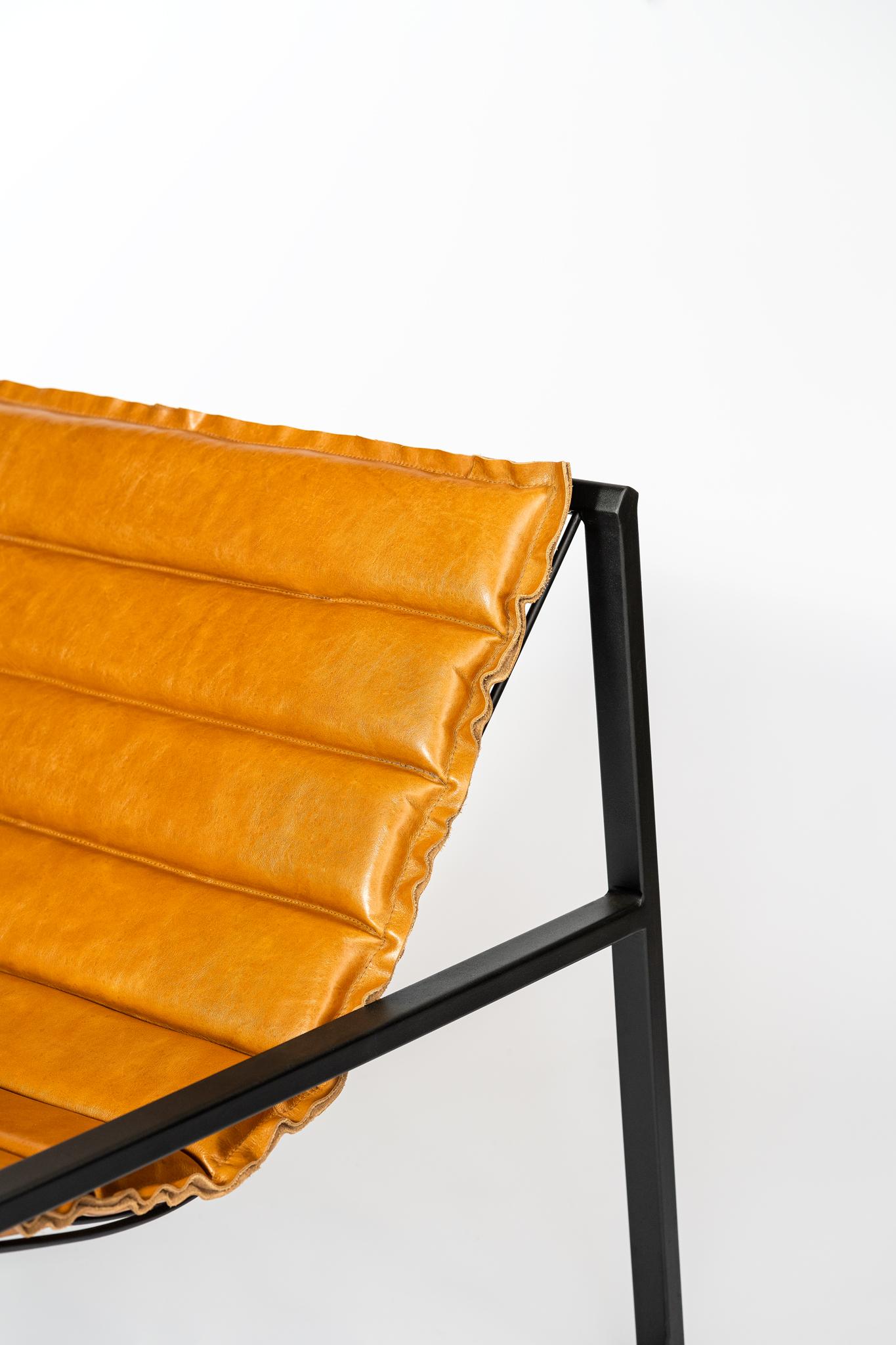 Sillón Curva de Estúdio Few con Asientos de Piel Metal en venta