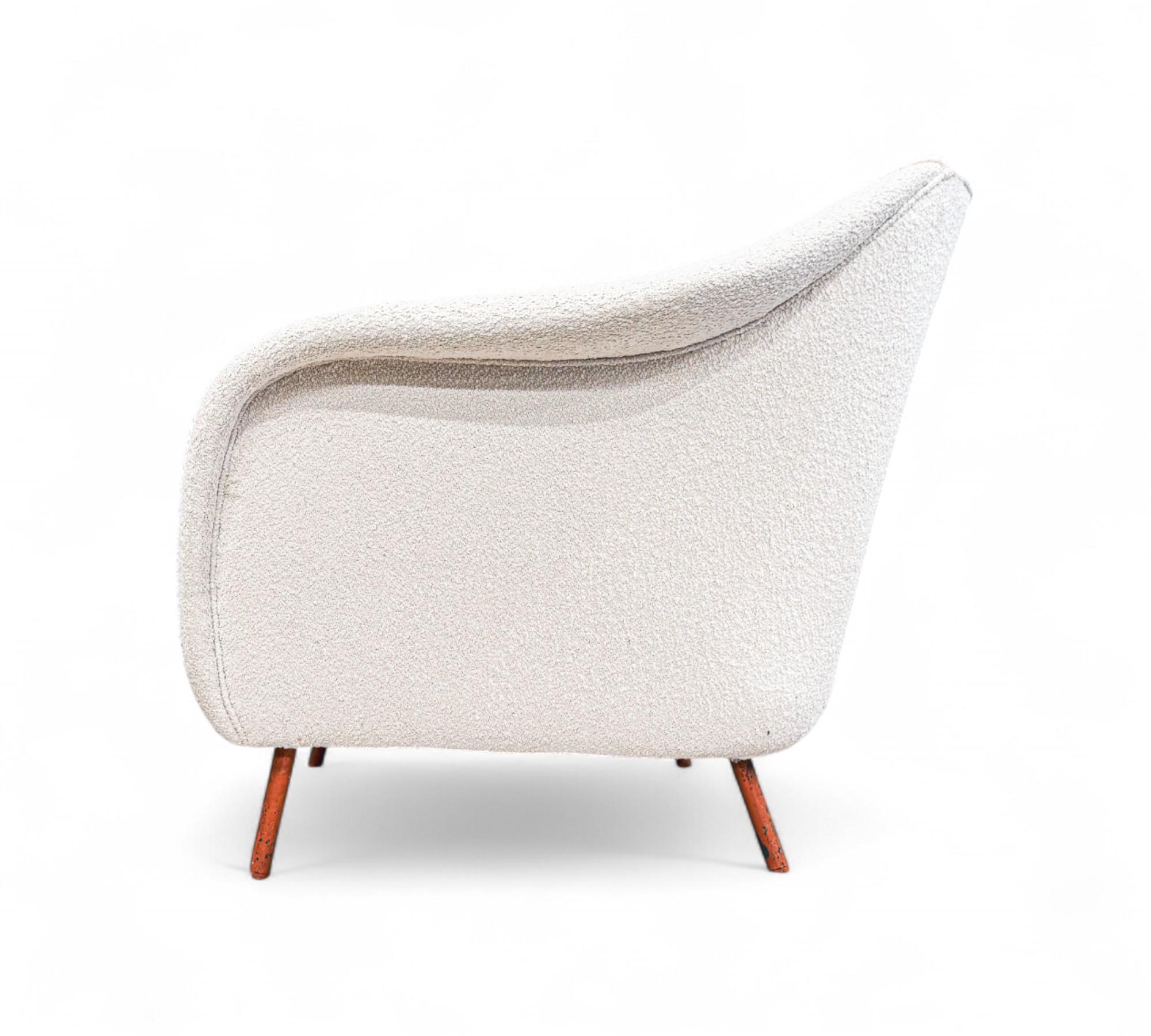 Mid-Century Modern Curva Armchair with Tubular Legs in Boucle, Joaquim Tenreiro, 1960 - Lot 760 For Sale