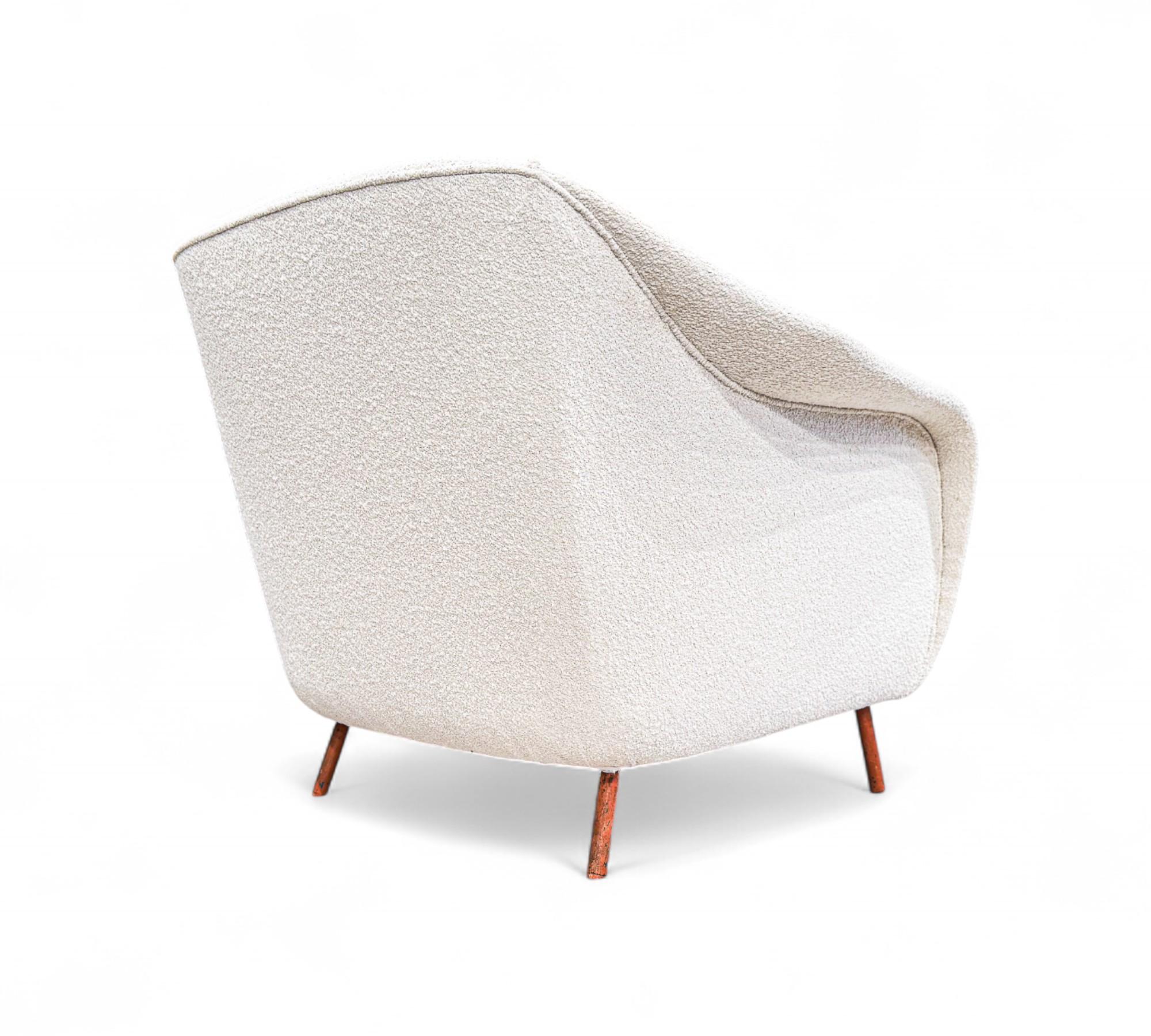 Hand-Carved Curva Armchair with Tubular Legs in Boucle, Joaquim Tenreiro, 1960 - Lot 760 For Sale