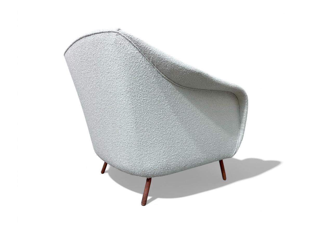 Metal Curva Armchair with Tubular Legs in Boucle, Joaquim Tenreiro, 1960 - Lot 760 For Sale