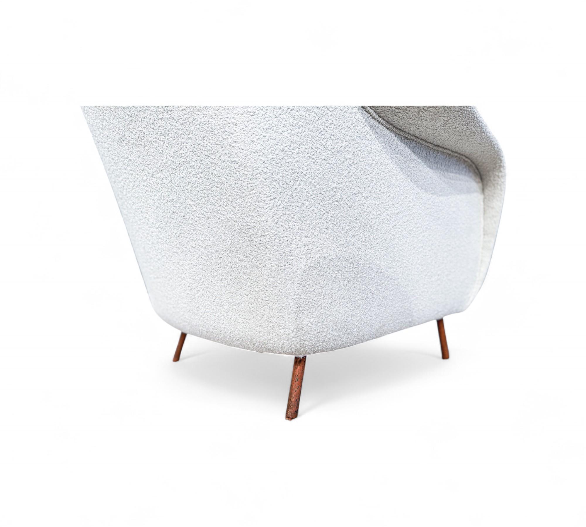 Metal Curva Armchair with Tubular Legs in Boucle, Joaquim Tenreiro, 1960 - Lot 760 For Sale