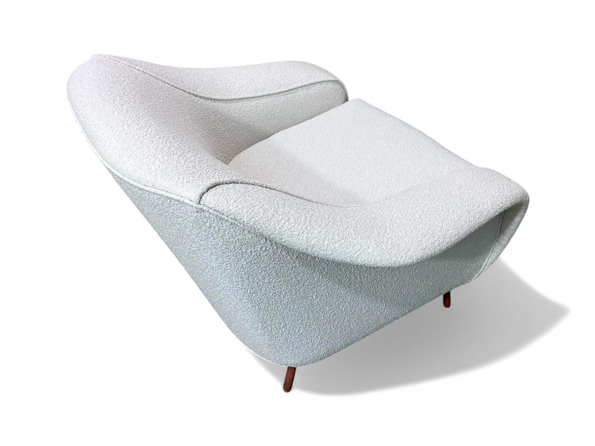 Curva Armchair with Tubular Legs in Boucle, Joaquim Tenreiro, 1960 - Lot 760 For Sale 1