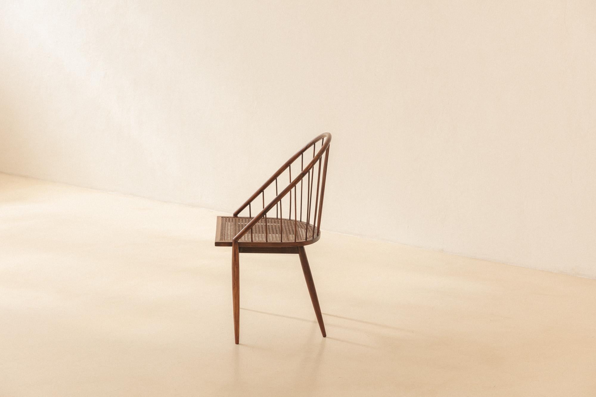 Curva Chair by Joaquim Tenreiro, 1960s, Brazilian Midcentury Design In Good Condition For Sale In New York, NY