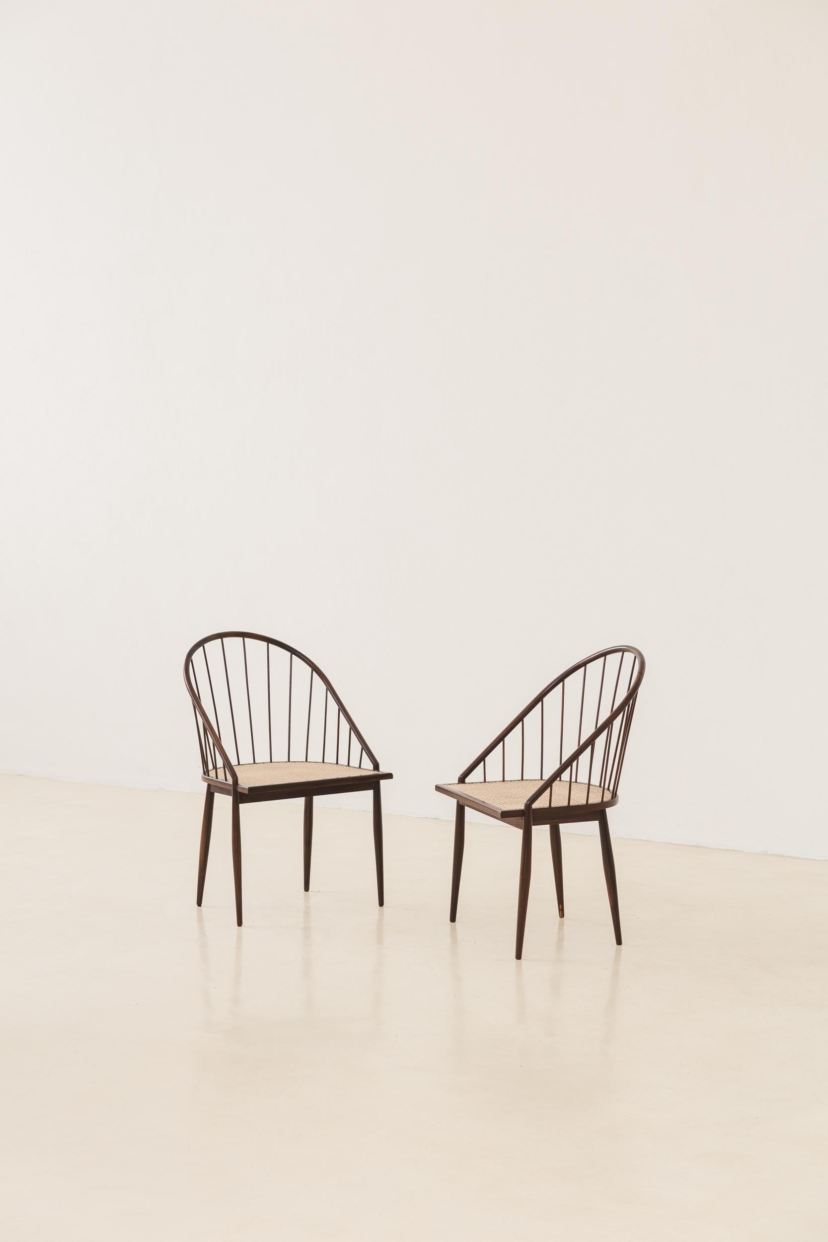 Curva Chair by Joaquim Tenreiro, 1960s, Brazilian Midcentury Design In Good Condition For Sale In New York, NY