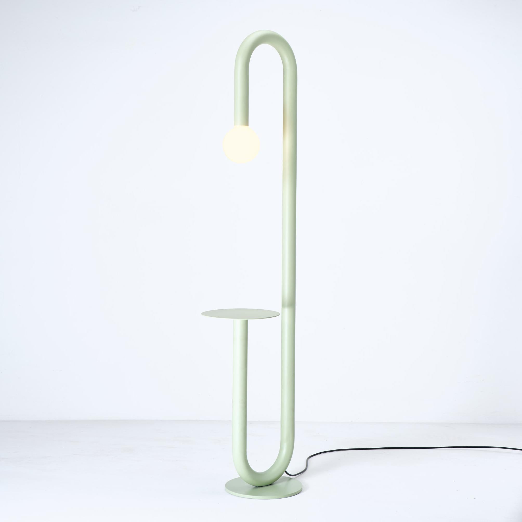 Lámpara de pie Curva by Cultivado em Casa Moderno en venta