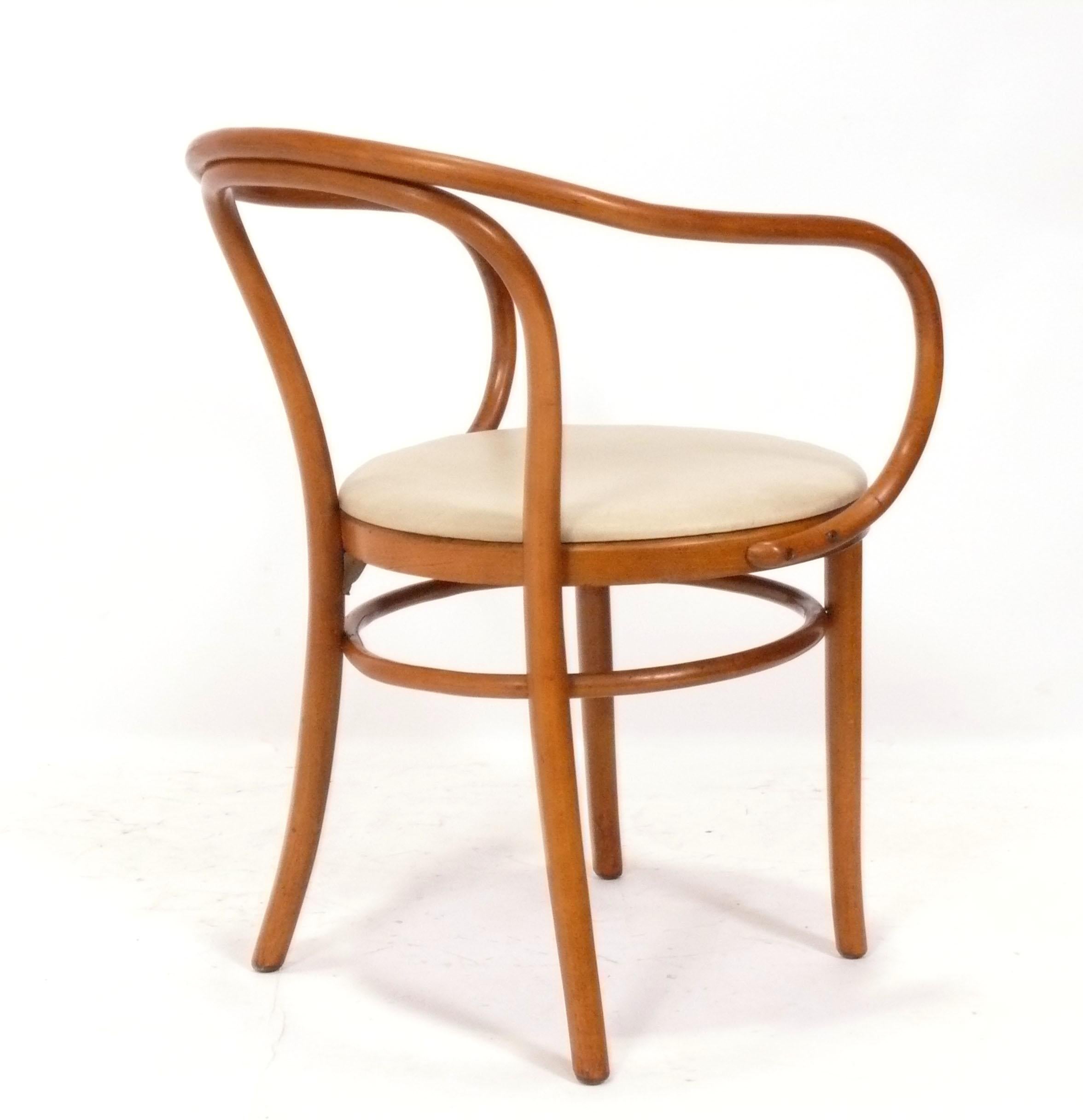 American Curvaceous Bentwood Dining Chairs by Thonet Set of Four Armchairs