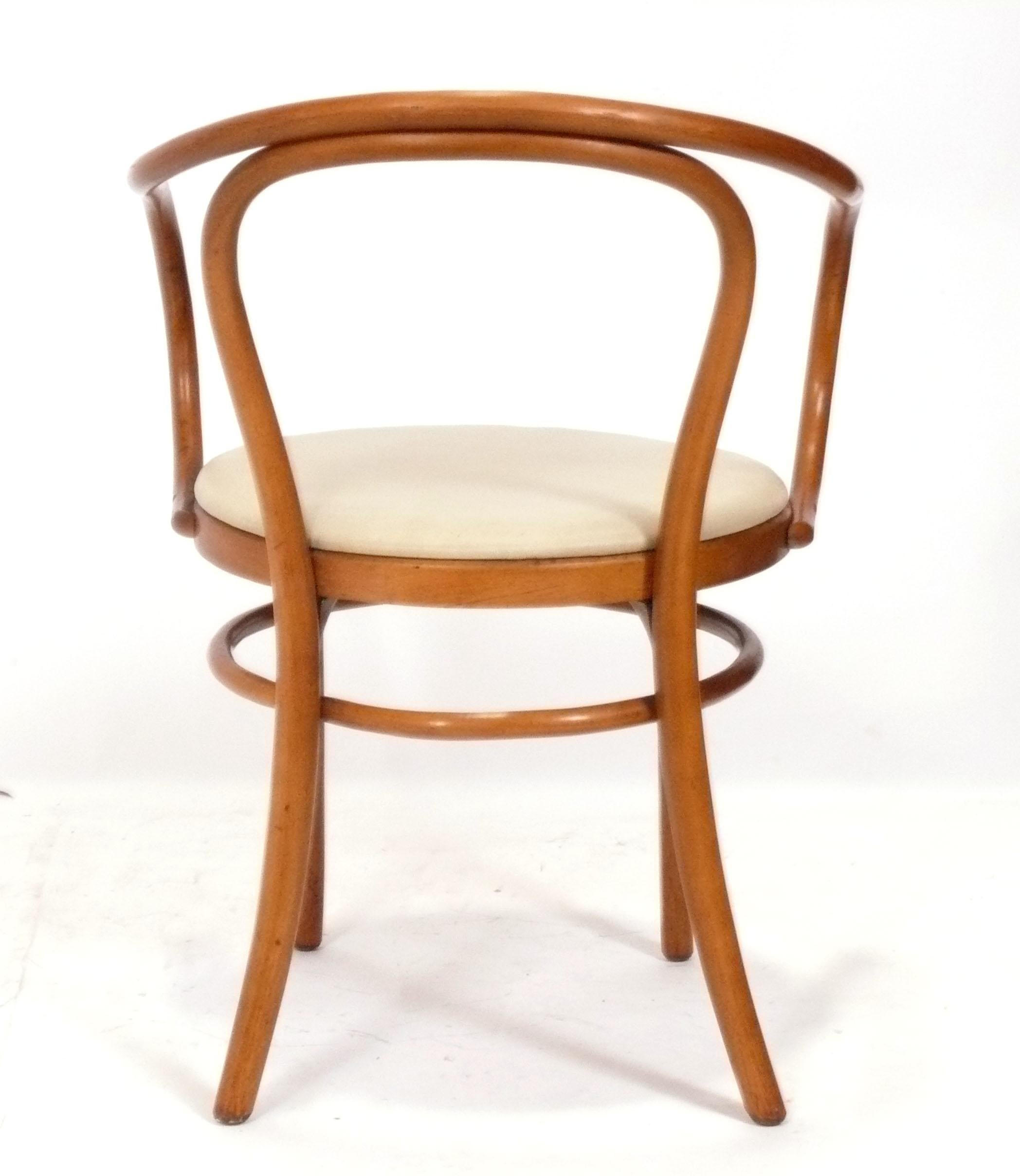 Curvaceous Bentwood Dining Chairs by Thonet Set of Four Armchairs In Good Condition In Atlanta, GA