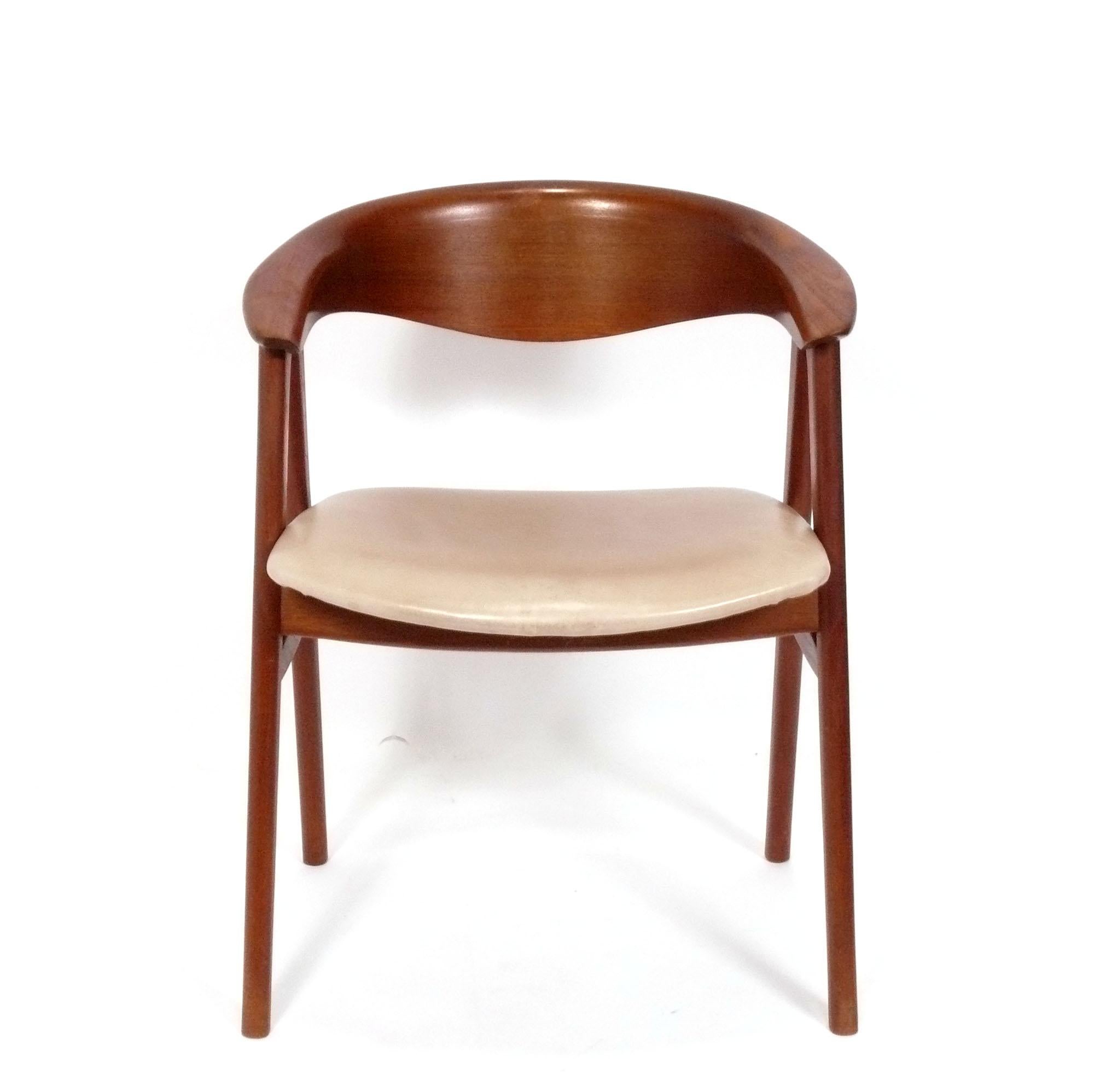 Teck Bureau et chaise moderne danois aux formes arrondies de Svend Aage Madsen pour Sigurd Hansen en vente