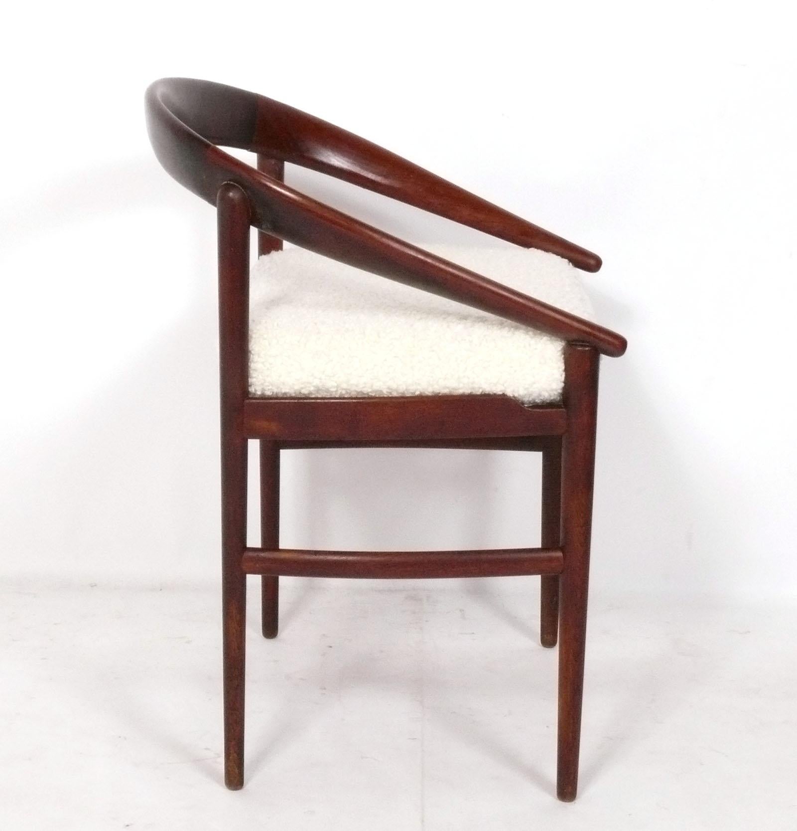 Curvaceous Dänischer moderner Schreibtischstuhl aus Teakholz von Brockmann Petersen (Moderne der Mitte des Jahrhunderts) im Angebot