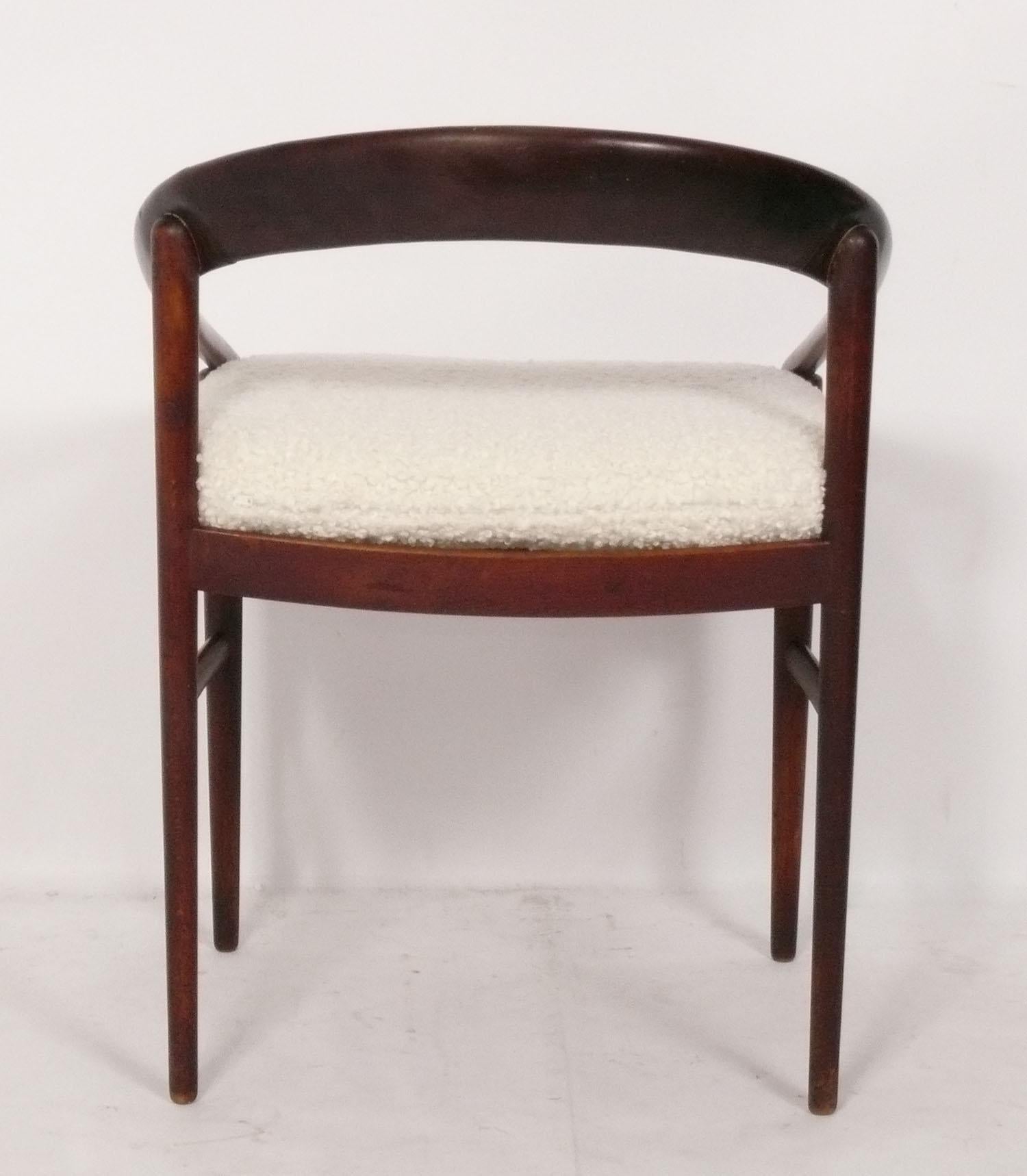 Curvaceous Dänischer moderner Schreibtischstuhl aus Teakholz von Brockmann Petersen (Mitte des 20. Jahrhunderts) im Angebot