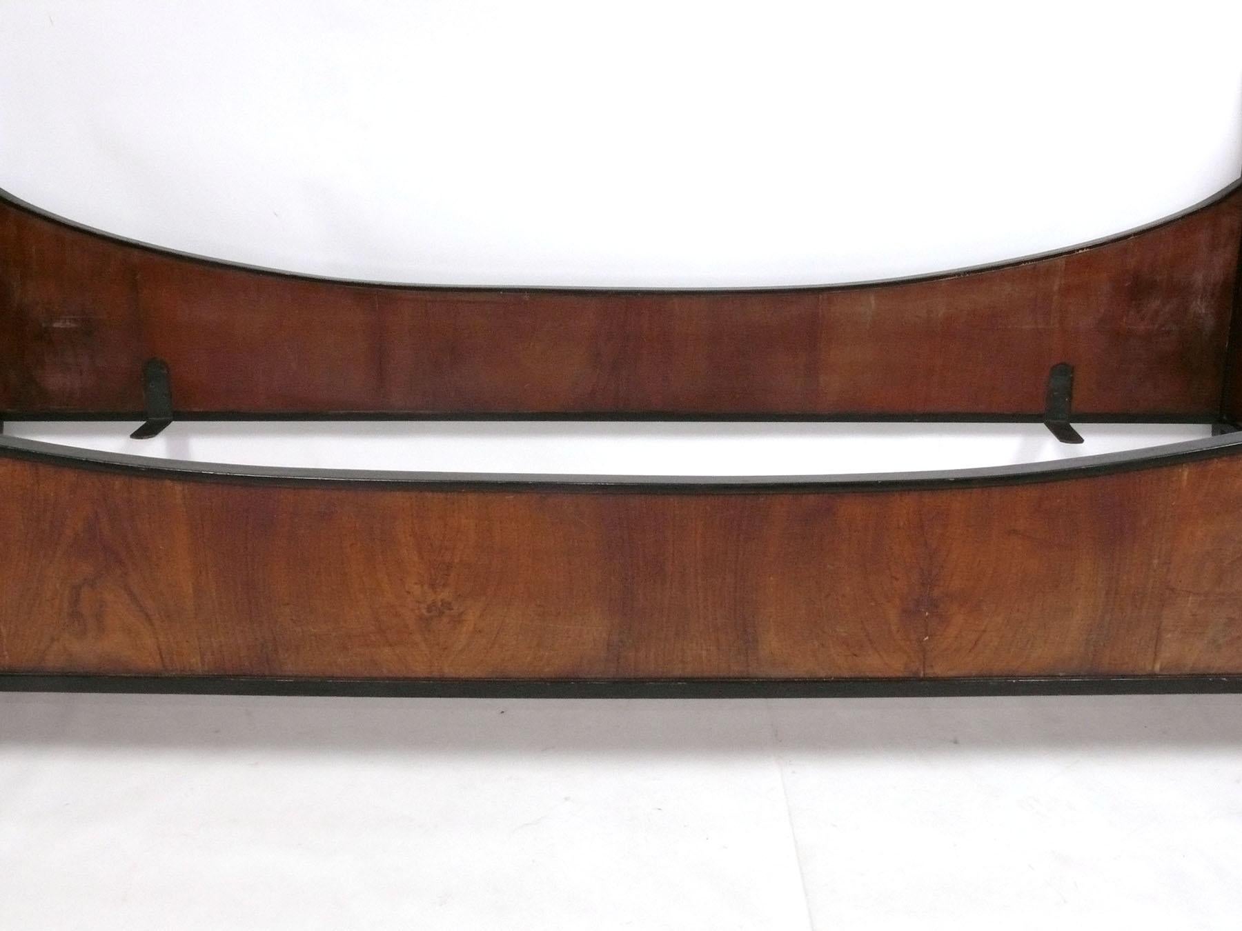 Curvilínea cama de día o cama de matrimonio italiana con caballete en Bueno estado para la venta en Atlanta, GA