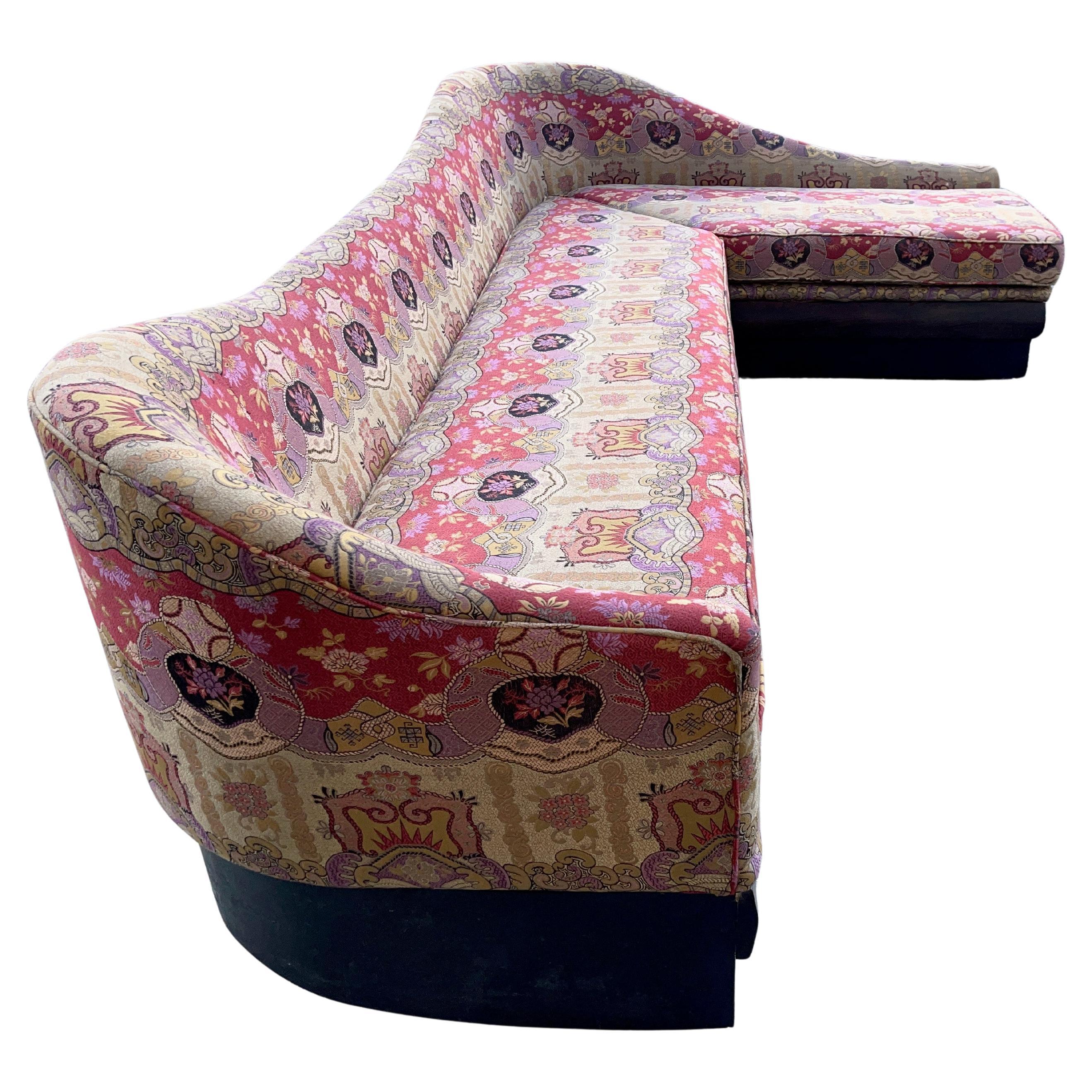 XXI secolo e contemporaneo Divano a forma di L in Clarence House Dragon Empress (Vino) in vendita