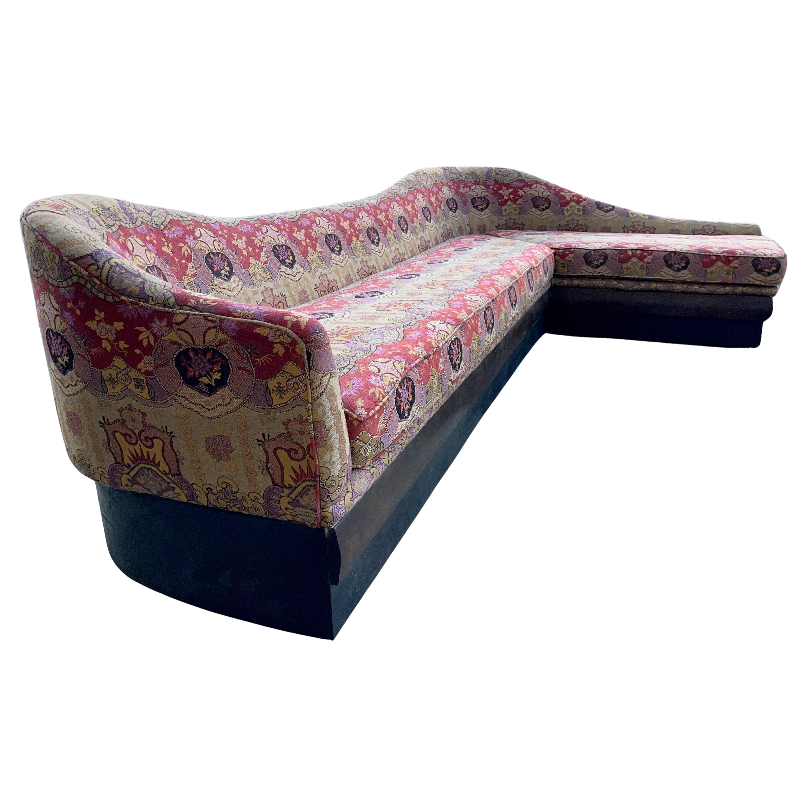 Tappezzeria Divano a forma di L in Clarence House Dragon Empress (Vino) in vendita