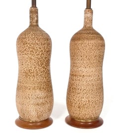 Lámparas curvilíneas de cerámica moderna de mediados de siglo, hacia 1950