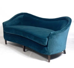 Kurvenreiches italienisches Sofa in Pfauengrün