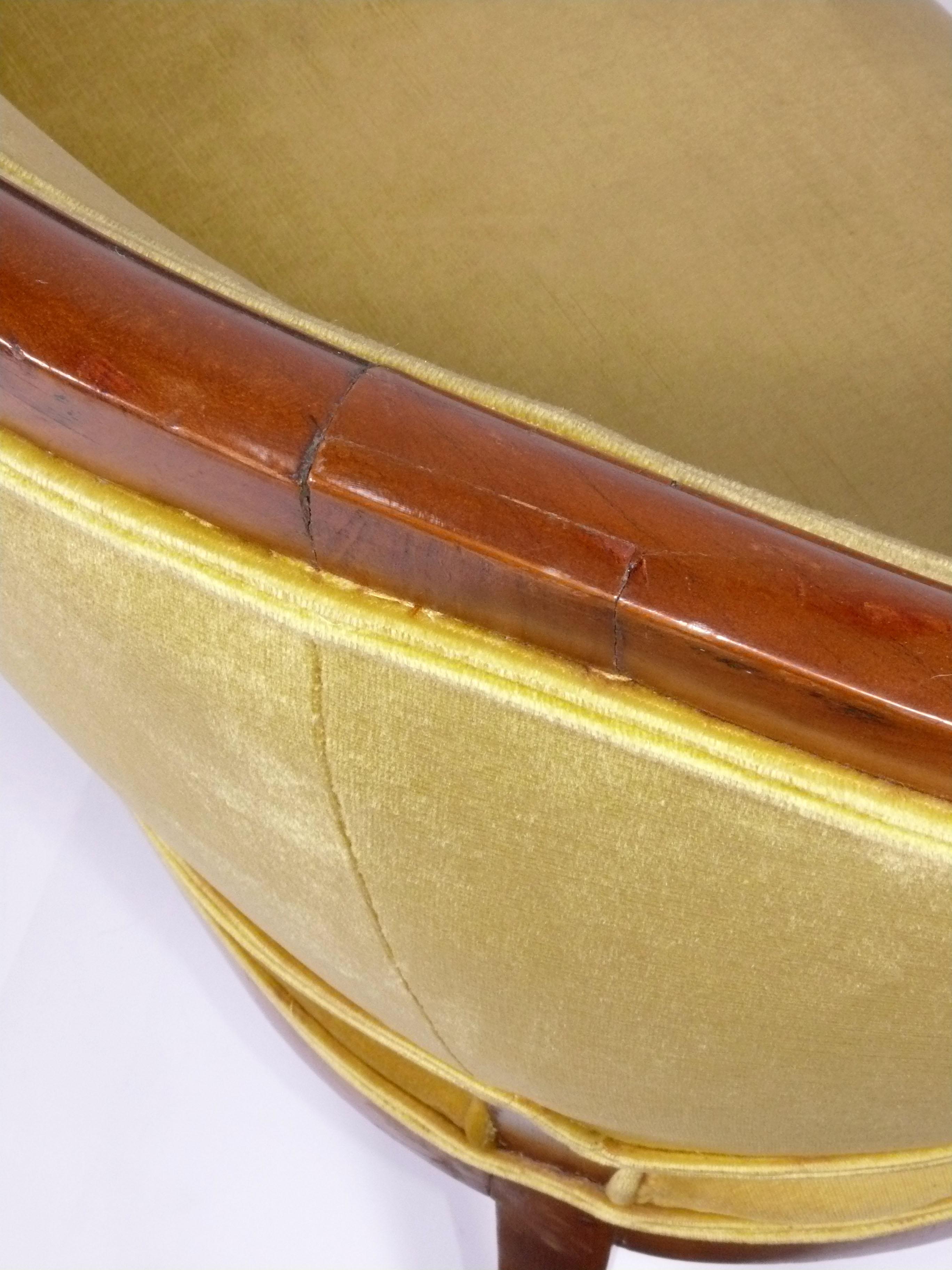 Canapé ou sofa de style Regency en velours jaune Goldenrod 72 