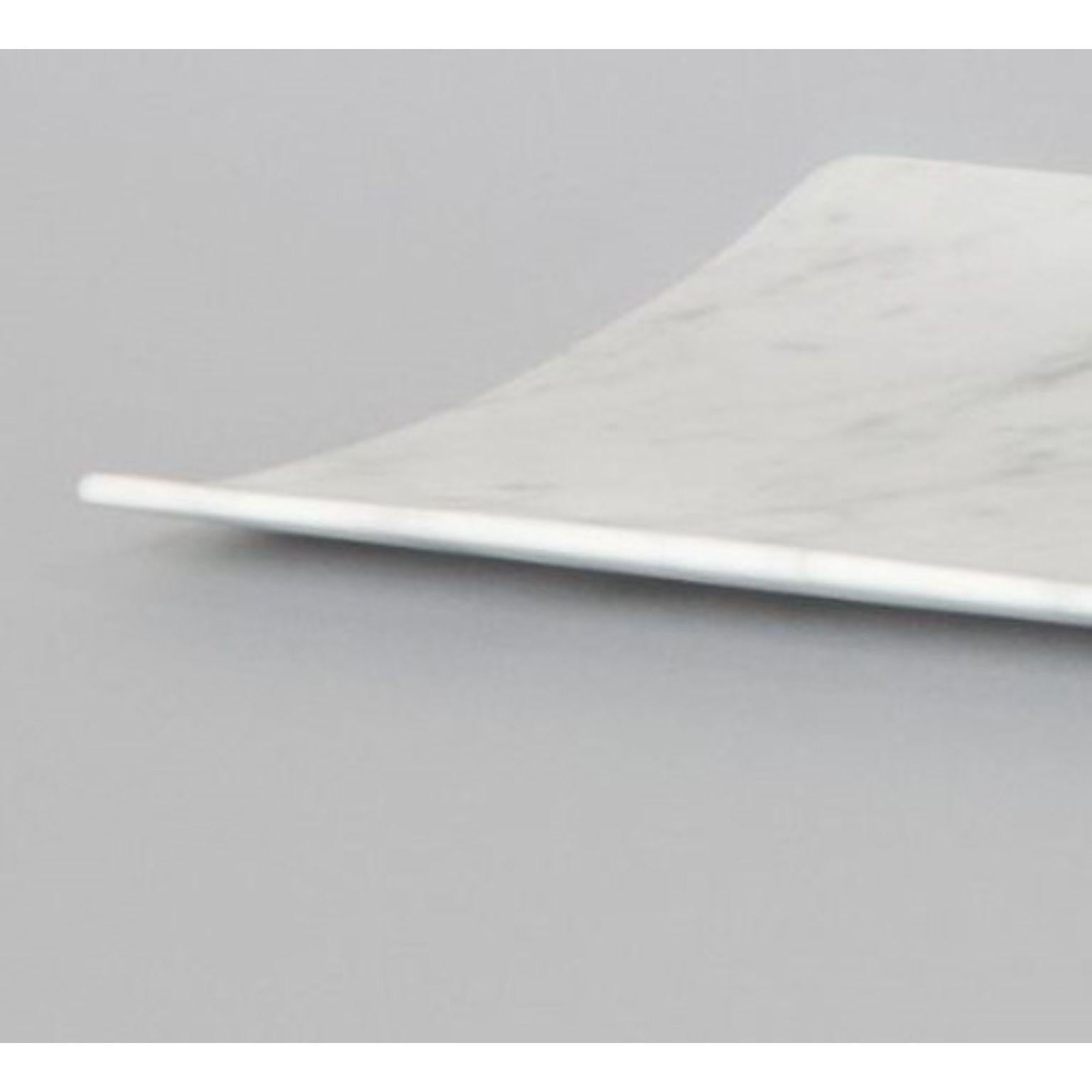 Curvati: Großes Tablett von Studioformart (Moderne) im Angebot