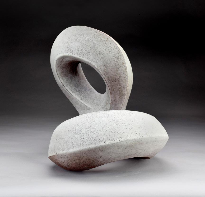 « Curvature », forme organique sculpturale en céramique fabriquée à la main en blanc mat subtil Neuf - En vente à Chicago, IL