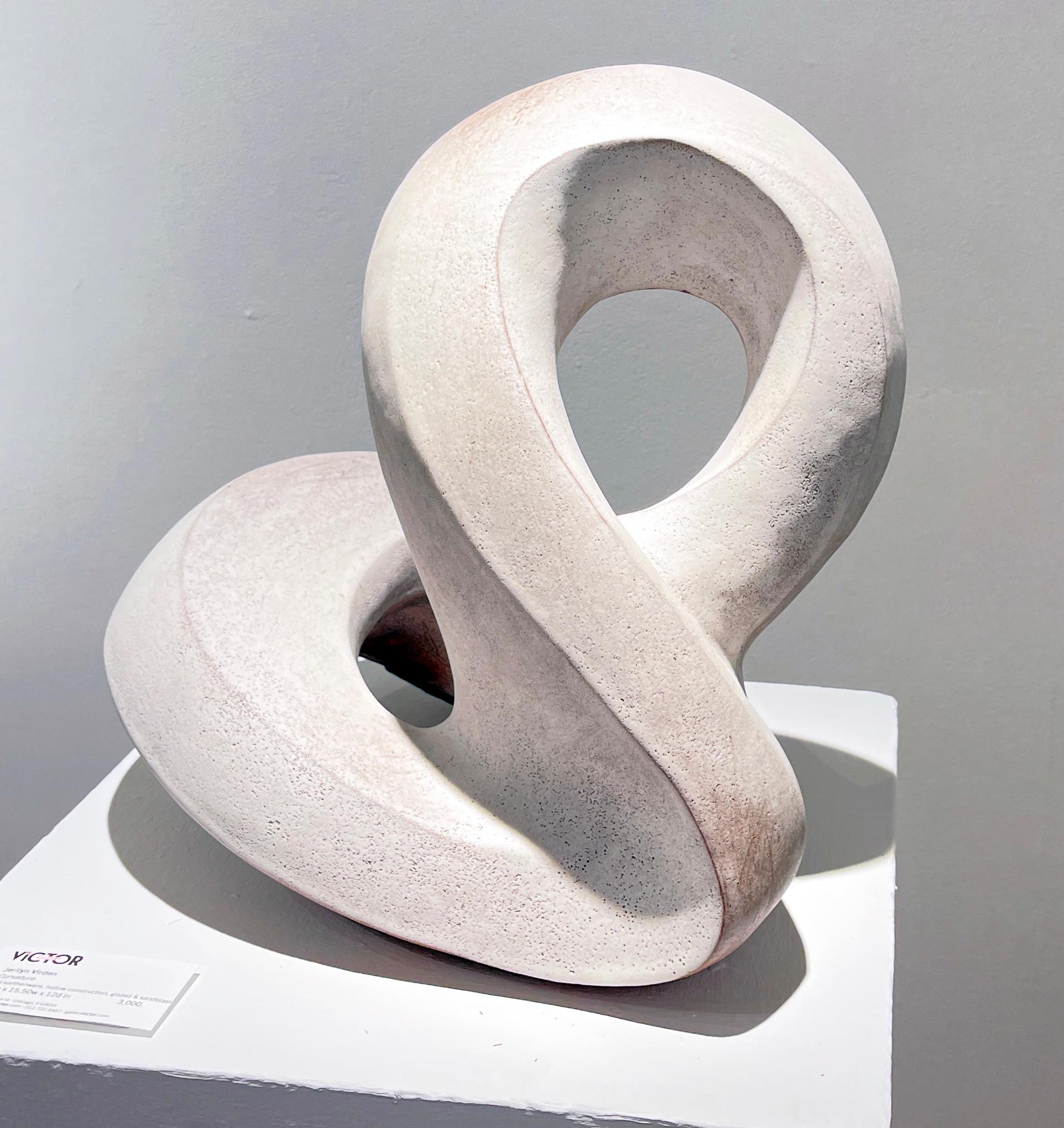 „Curvature“, handgefertigte skulpturale Keramik-Skulptur in mattem, mattem Weiß im Angebot 2
