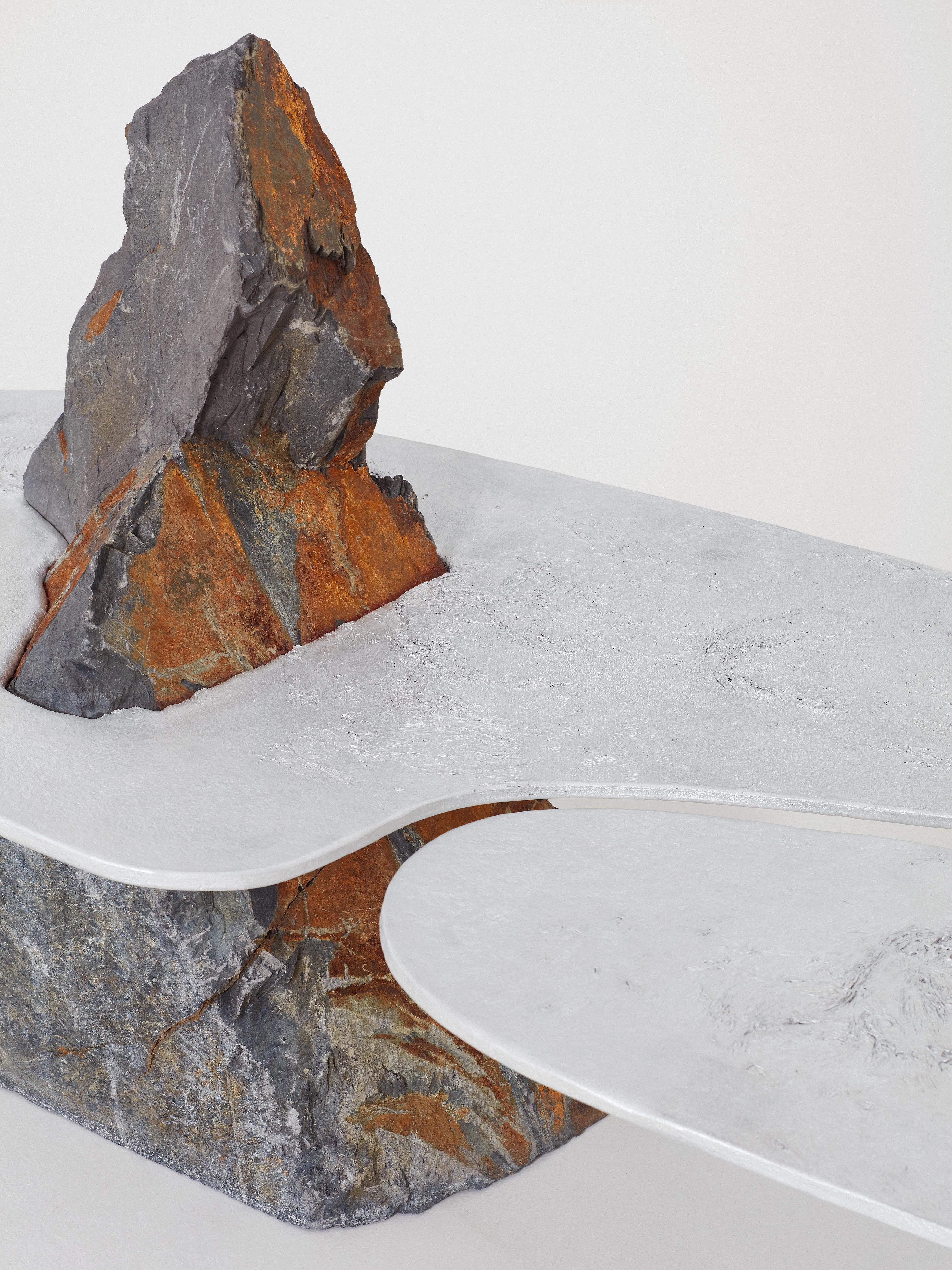 Moderno Tavolino da caffè in edizione limitata Curvature of Spacetime in alluminio di Jesse Ede in vendita