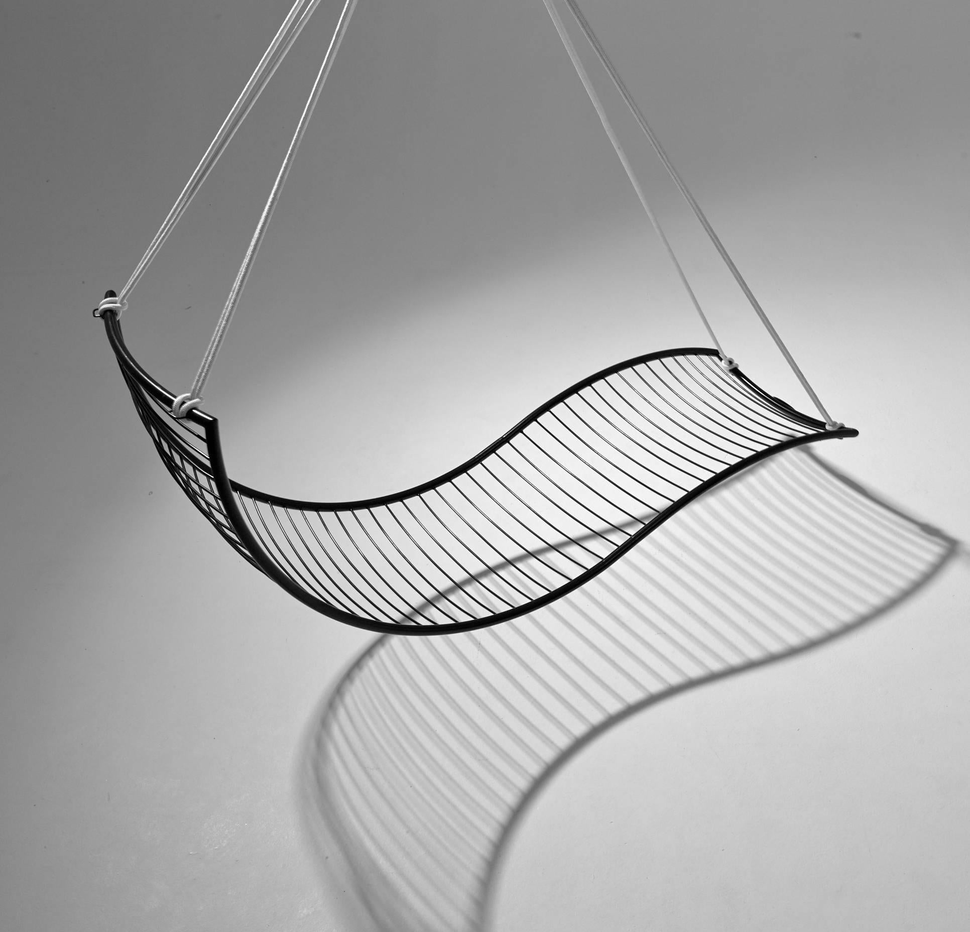 Modern Steel in/outdoor Curve Hanging Chair Black 21st Century Lounger Daybed For Sale 1