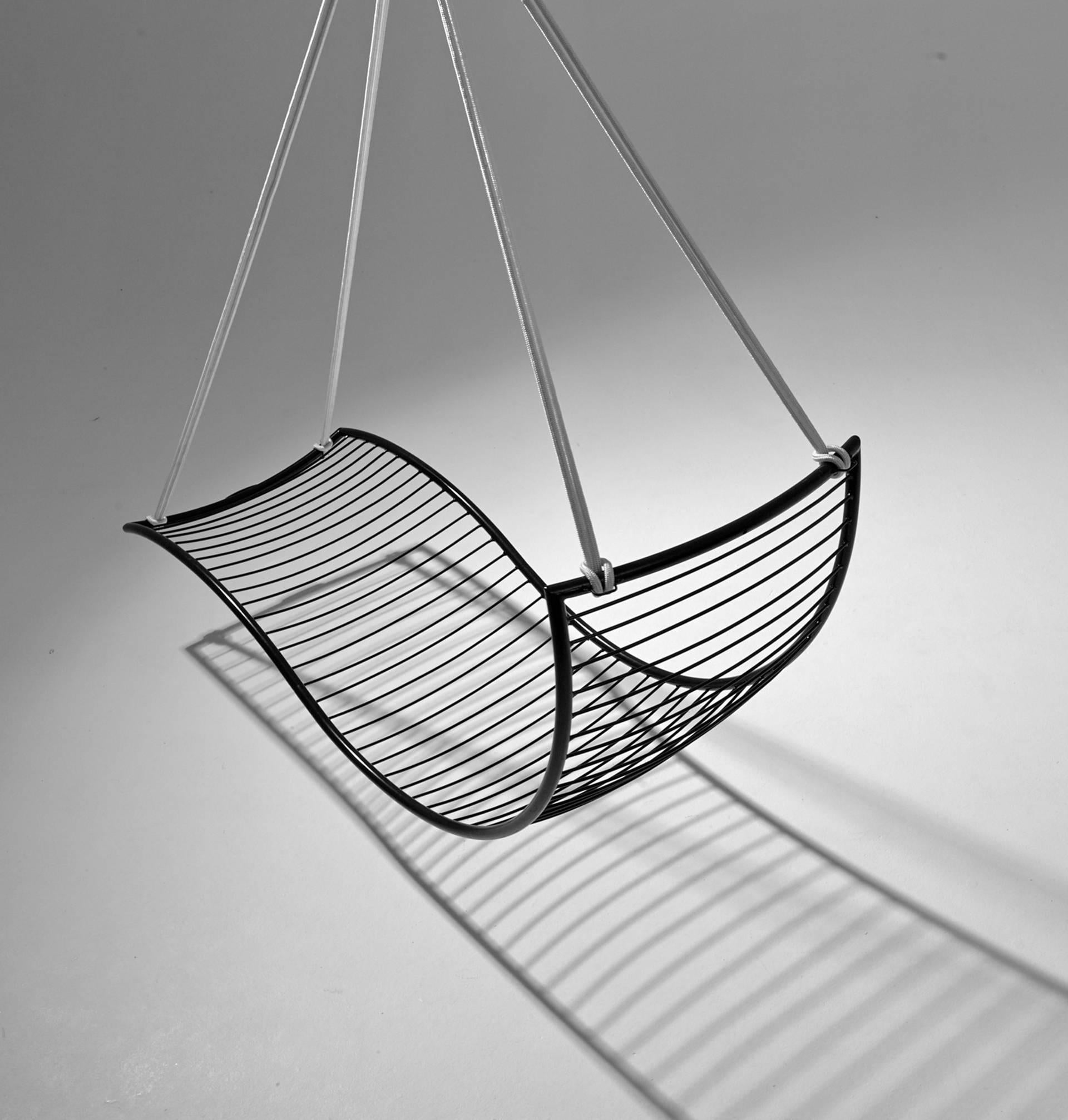 Modern Steel in/outdoor Curve Hanging Chair Black 21st Century Lounger Daybed For Sale 2