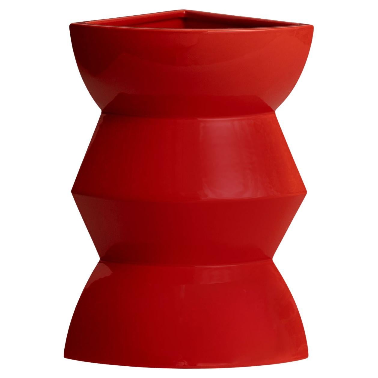 Vaso in ceramica rosso Curve #4 di Zaven in vendita