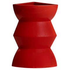 Vase rouge courbé n°4 de Zaven
