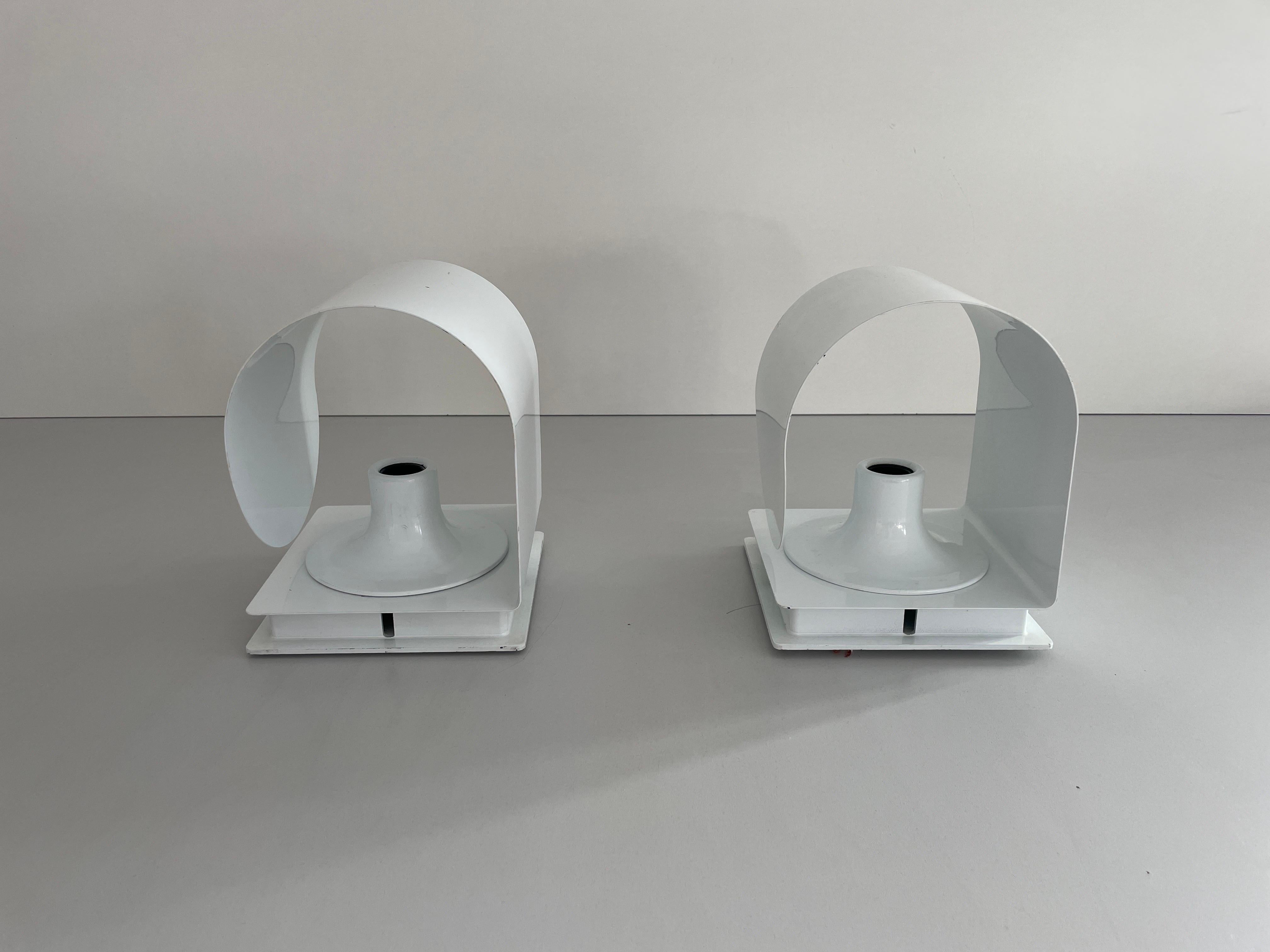 Italian Curve Shaped White Metal Space Age Pair of Sconces, 1970s, Italy For Sale