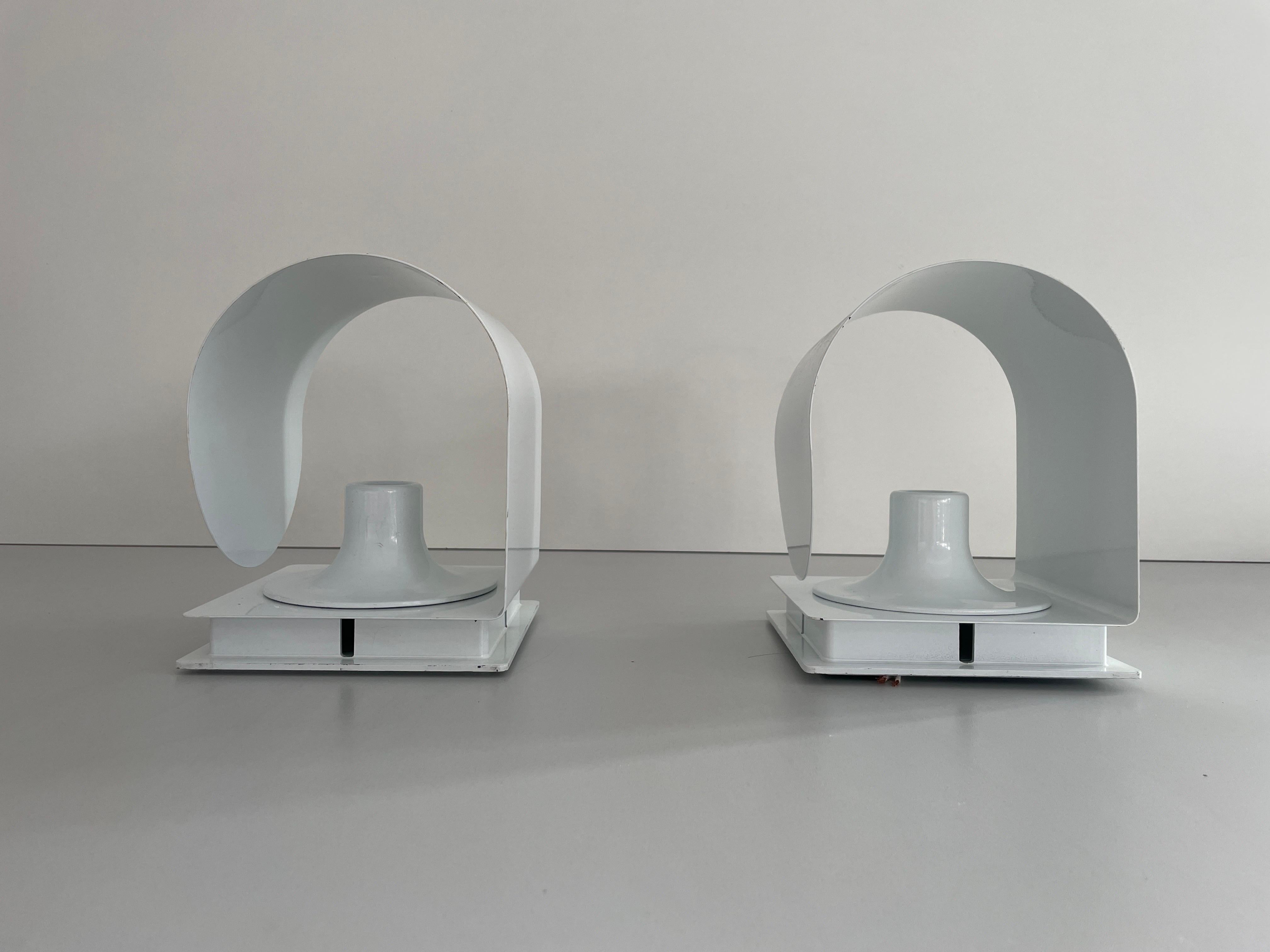 Late 20th Century Curve Shaped White Metal Space Age Pair of Sconces, 1970s, Italy For Sale