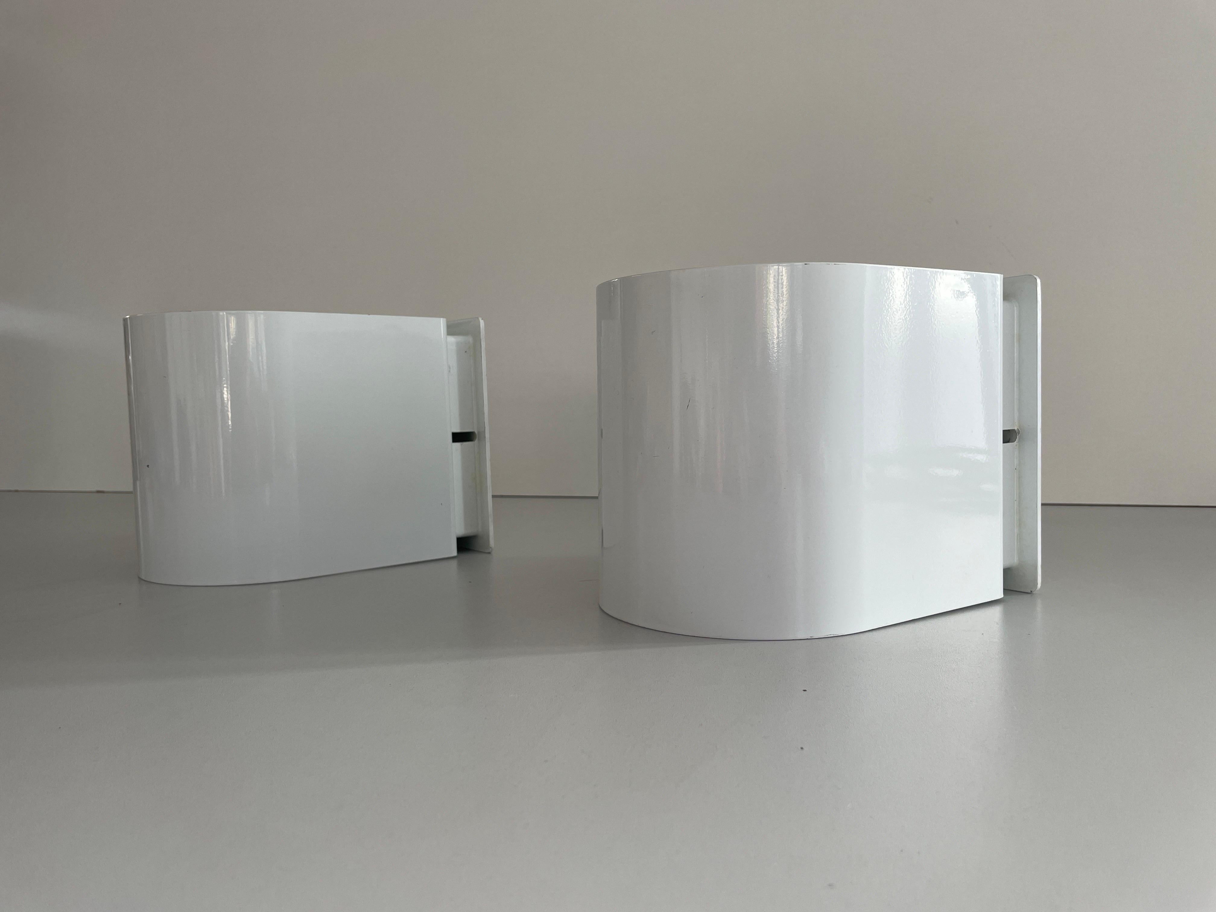 Curve Shaped White Metal Space Age Pair of Sconces, 1970s, Italy For Sale 1