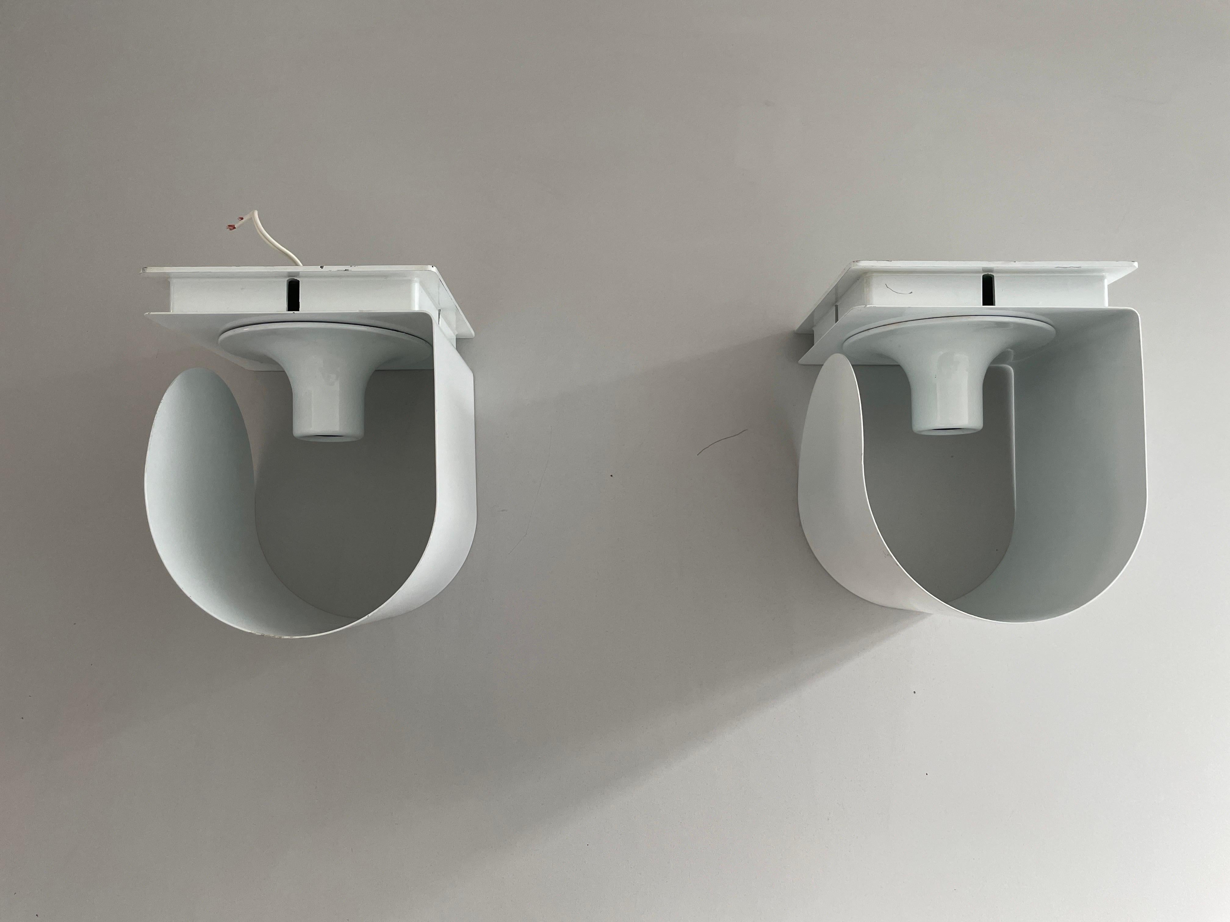 Curve Shaped White Metal Space Age Pair of Sconces, 1970s, Italy For Sale 4
