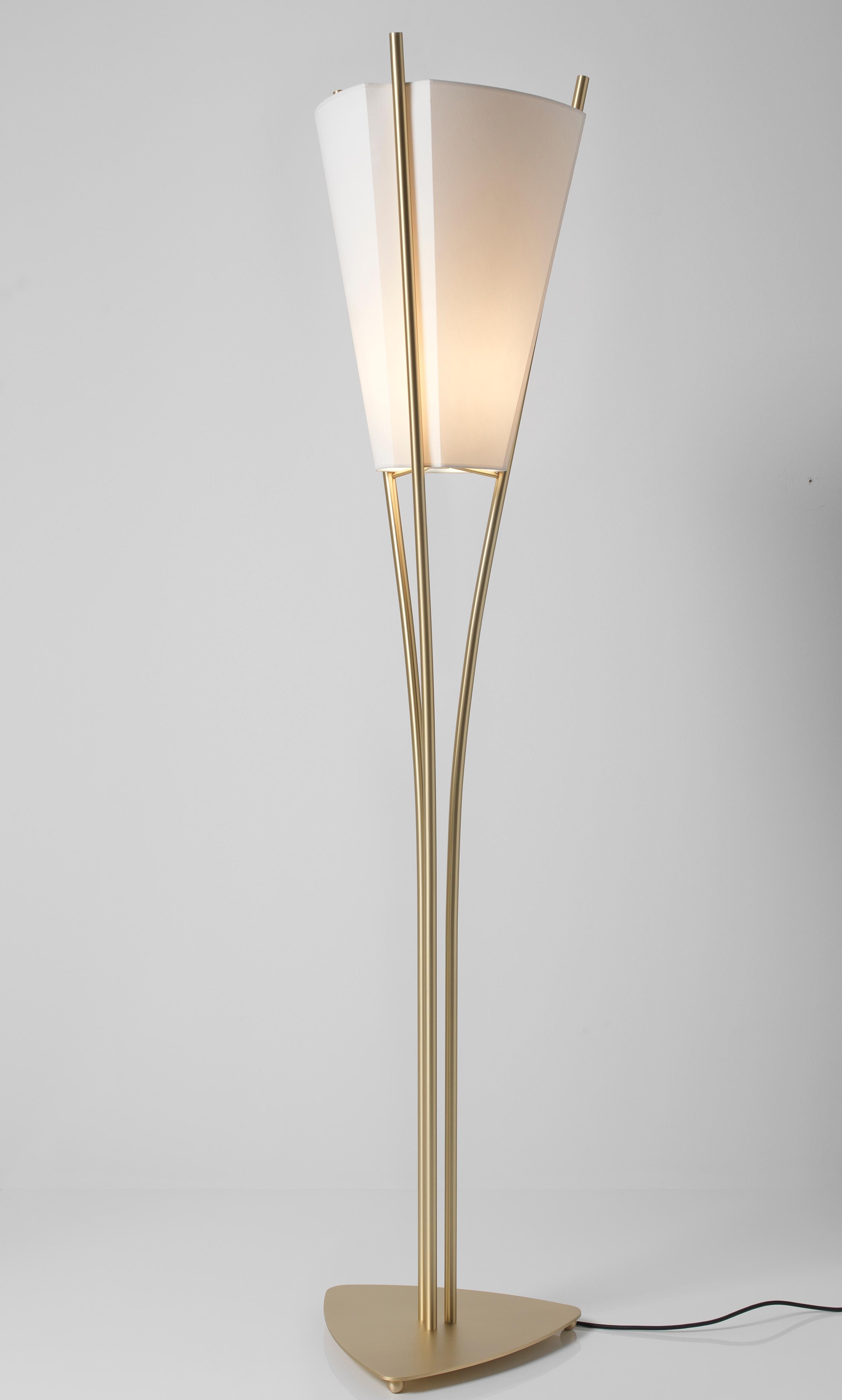 Curve XL floor lamp by Emilie Cathelineau
Dimensions: D44 x W44 X H50 cm
Materials: Solid brass,Textile lampshade, Black textile cable (2m)
Others finishes and dimensions are available.

All our lamps can be wired according to each country. If