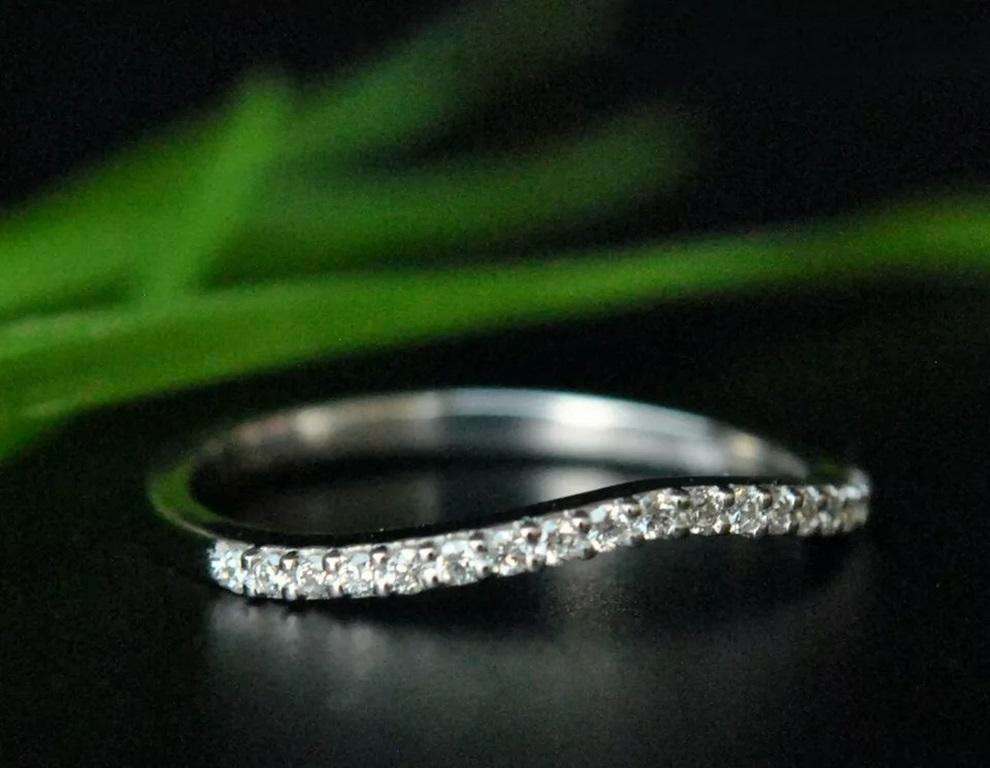 Round Cut Curved 14k Gold Natural Diamond Engagement Ring Half Eternity Band For Sale