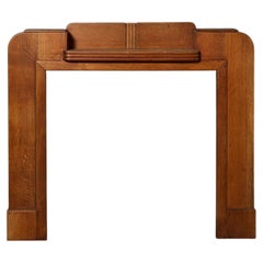 Cornice del camino in rovere in stile Art Déco inglese degli anni ’20, dalla forma ricurva