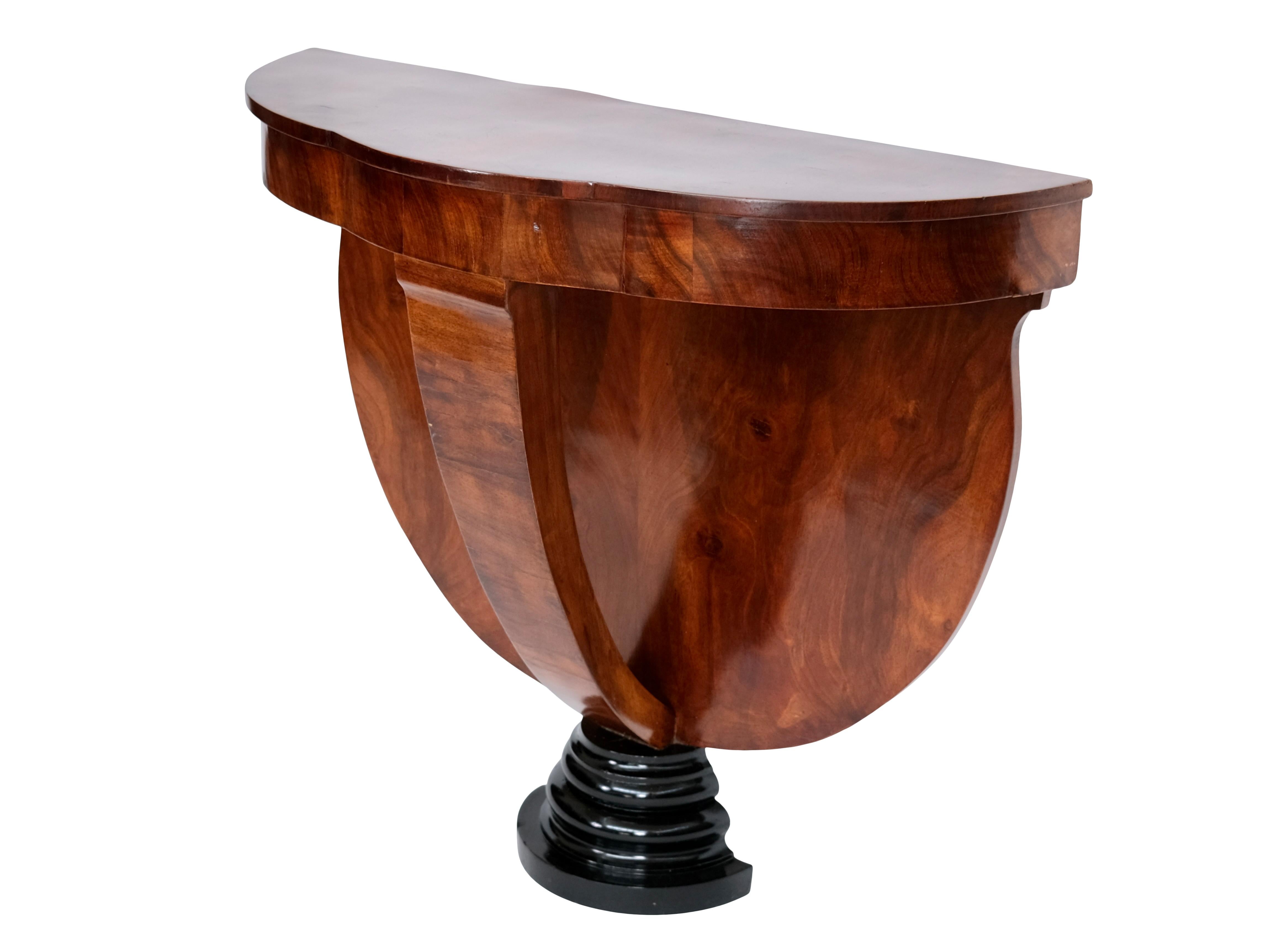 Français Table console courbée Art Déco français des années 1930 en bois de noyer et noir en vente