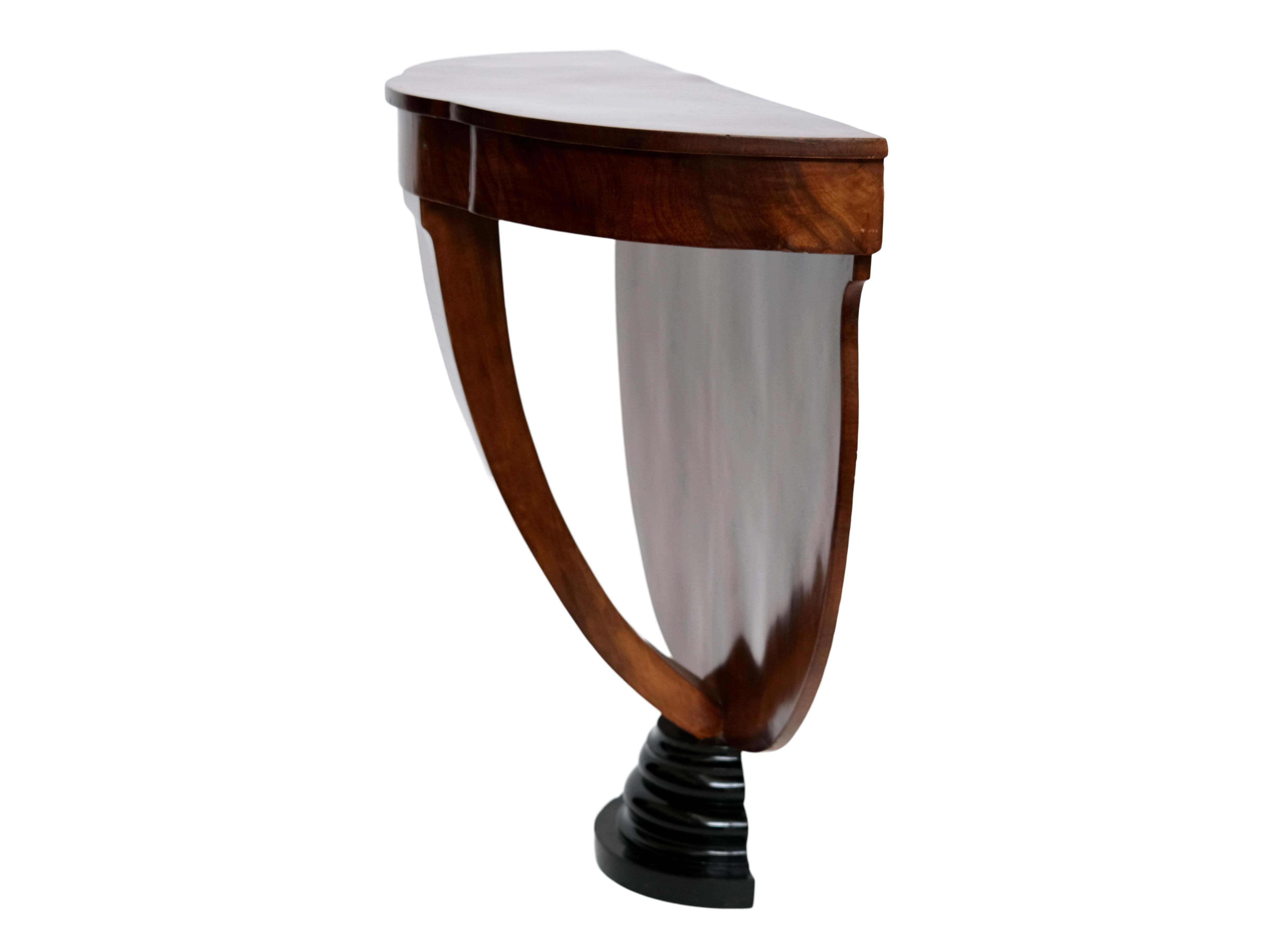Laqué Table console courbée Art Déco français des années 1930 en bois de noyer et noir en vente