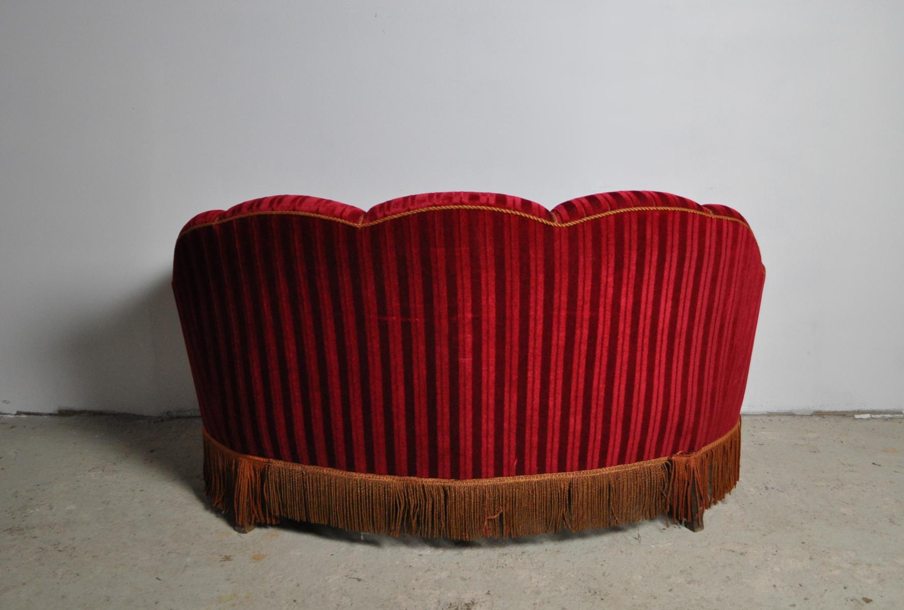 Geschwungenes Sofa aus den 1930er Jahren mit Originalpolsterung 4