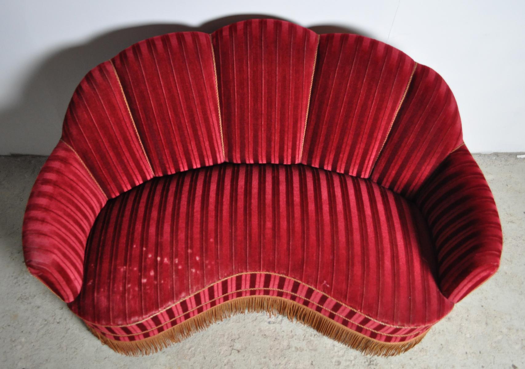 Geschwungenes Sofa aus den 1930er Jahren mit Originalpolsterung 6