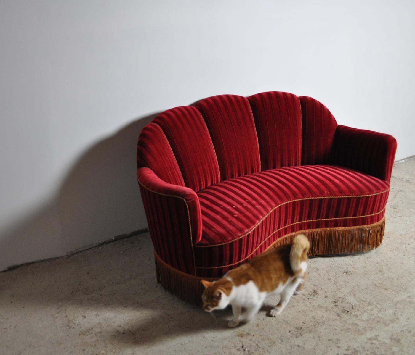 Geschwungenes Sofa aus den 1930er Jahren mit Originalpolsterung (Dänisch)