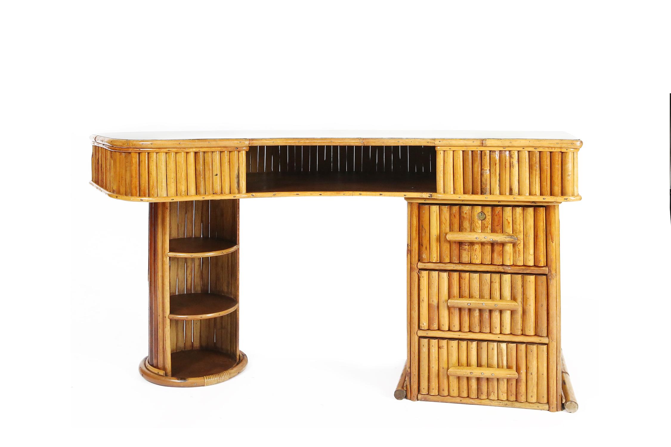 Geschwungener französischer Bambus-Schreibtisch aus den 1950er Jahren (Französisch) im Angebot