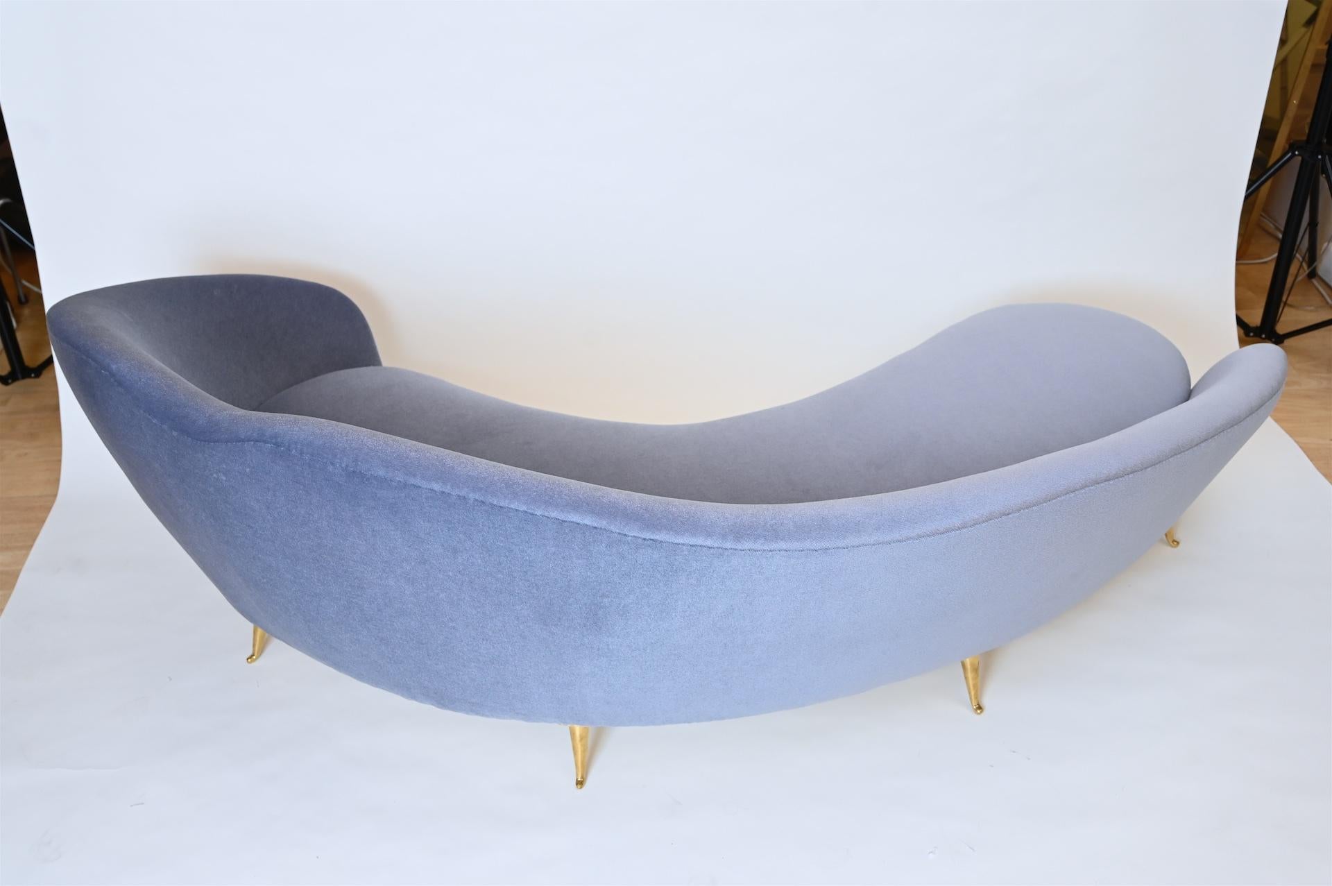 Brass Curved 1950s Italian sofa by Federico Munari