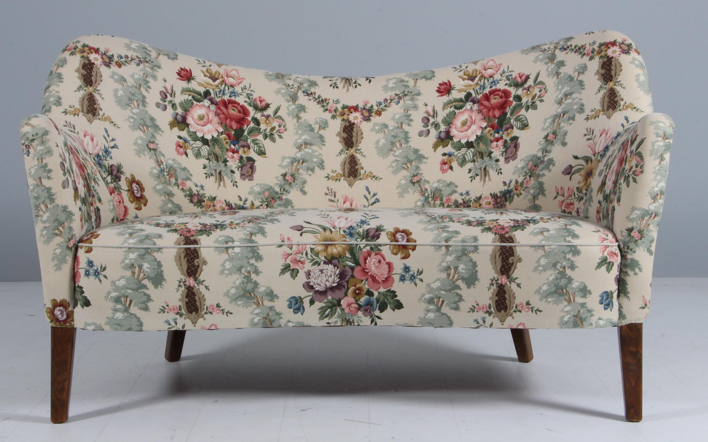 Gebogenes skandinavisches Sofa oder Loveseat aus den 1950er Jahren, Modell 185, Slagelse, Dänemark, 1950er Jahre (Buchenholz)