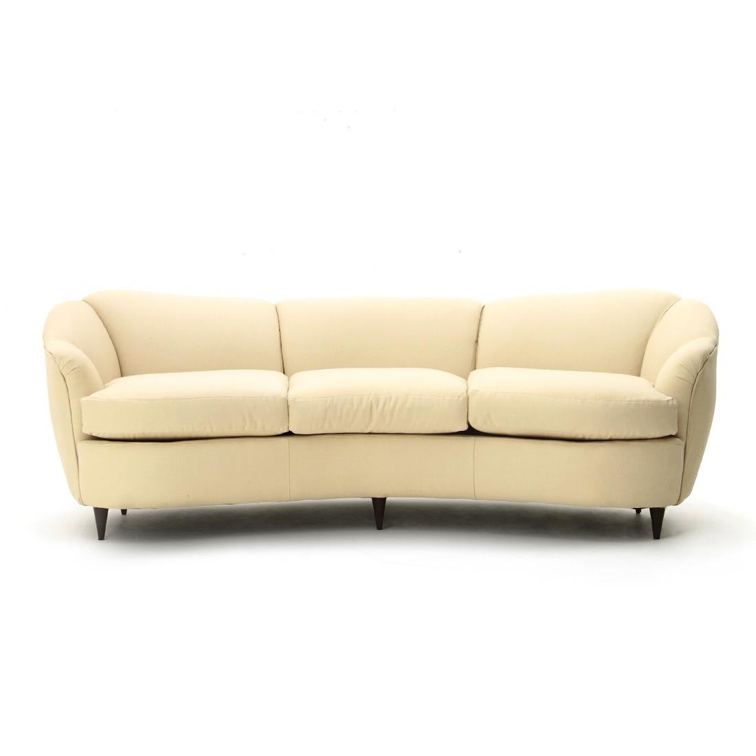 Italian-made sofa created in the 1940s.
Padded wooden structure lined with new cream-colored fabric.
Seat formed by three cushions.
Cone-shaped legs in turned wood.
Good general condition, some signs on the legs due to normal use over