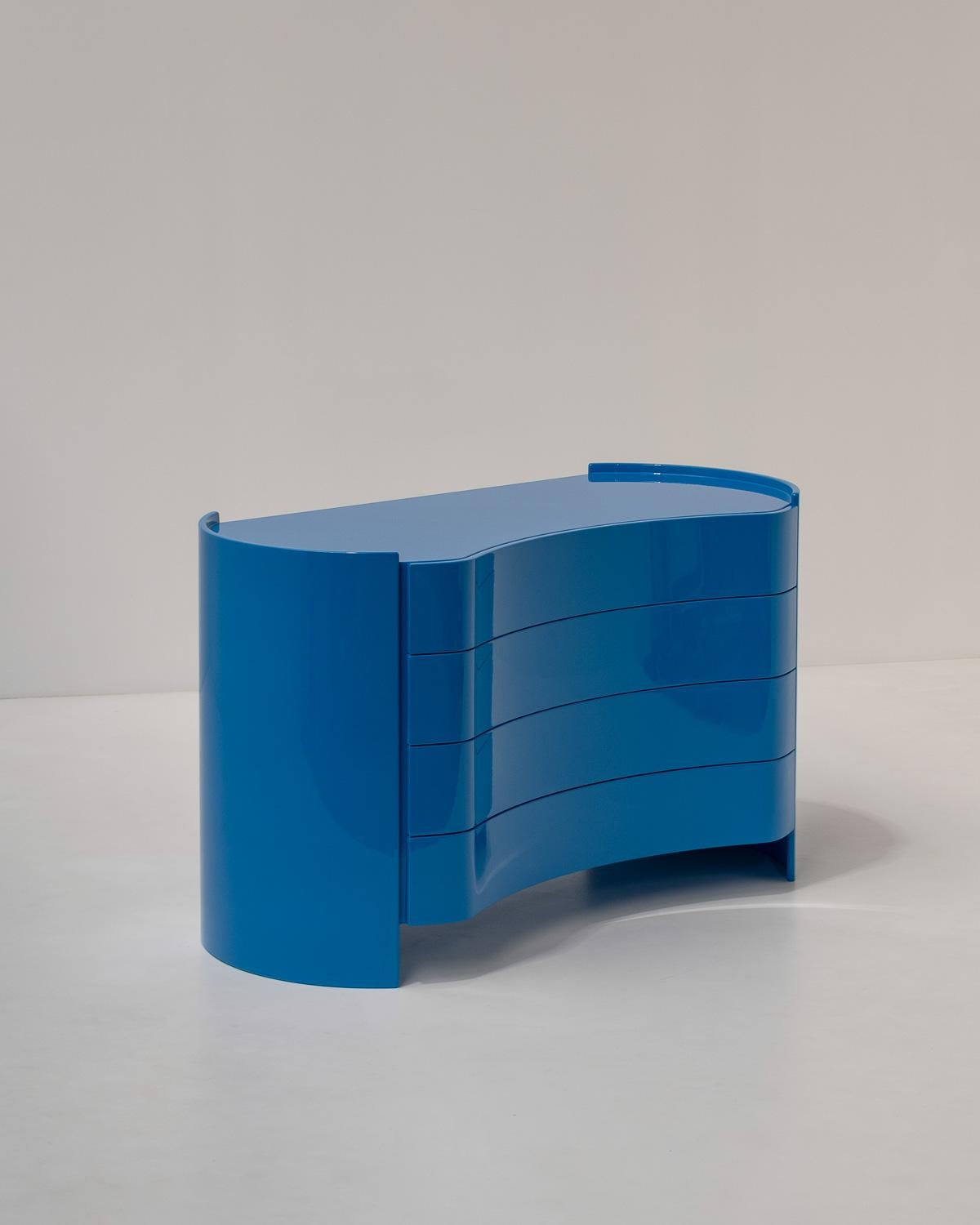 Curved 'Aiace' Chest of Drawers by Benatti, Italy 1960s

This Aiace chest of drawers by the Italian manufacturer Benatti is a stunning ode to 1960s design. 
Its vibrant sky-blue color adds a pop of energy to any room. The Italian craftsmanship